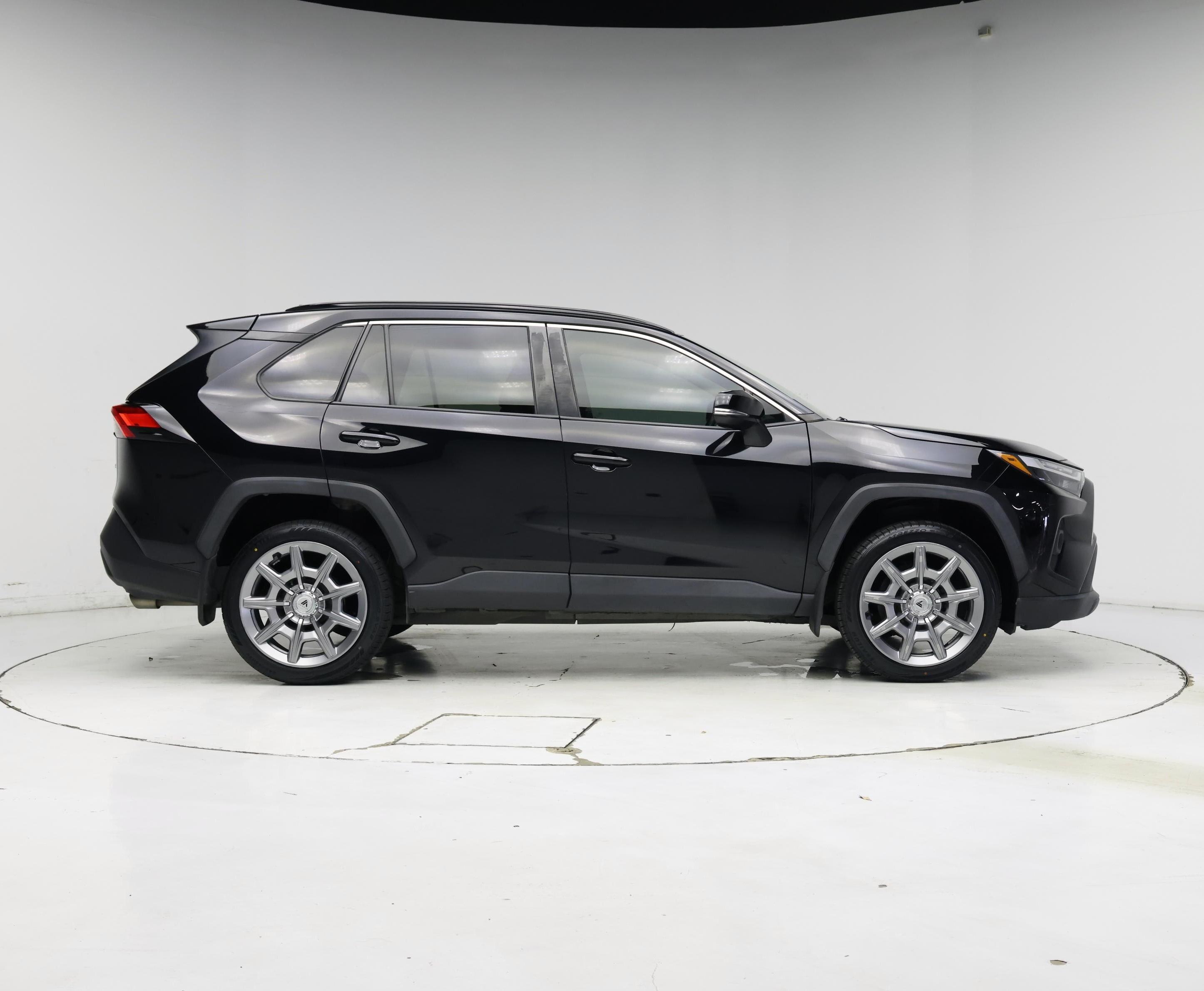 Thumbnail: 2022 Toyota RAV4 - 7