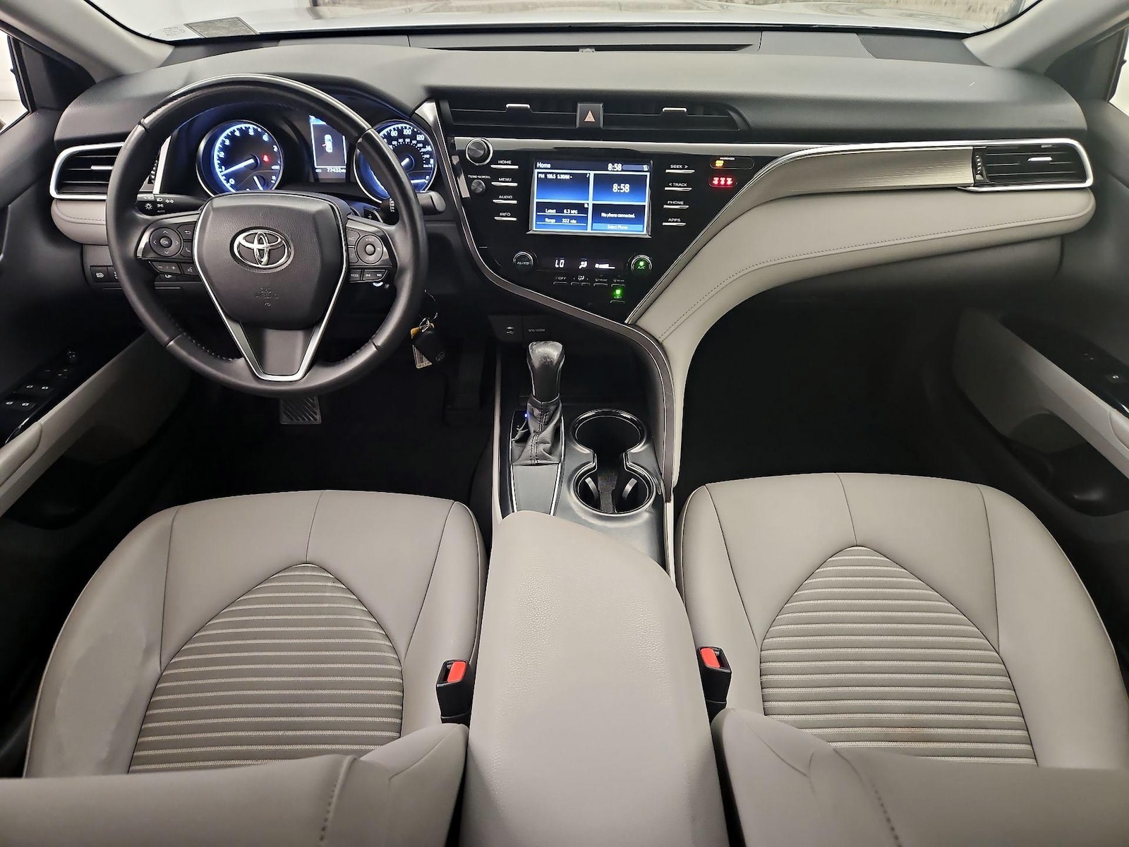 2018 Toyota Camry SE - Photo 10