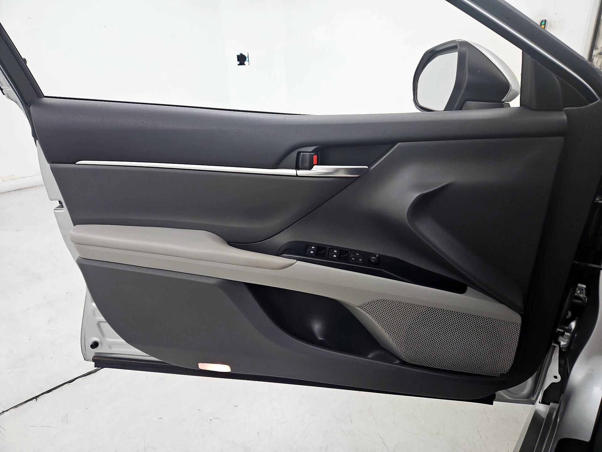 Thumbnail: 2018 Toyota Camry - 12