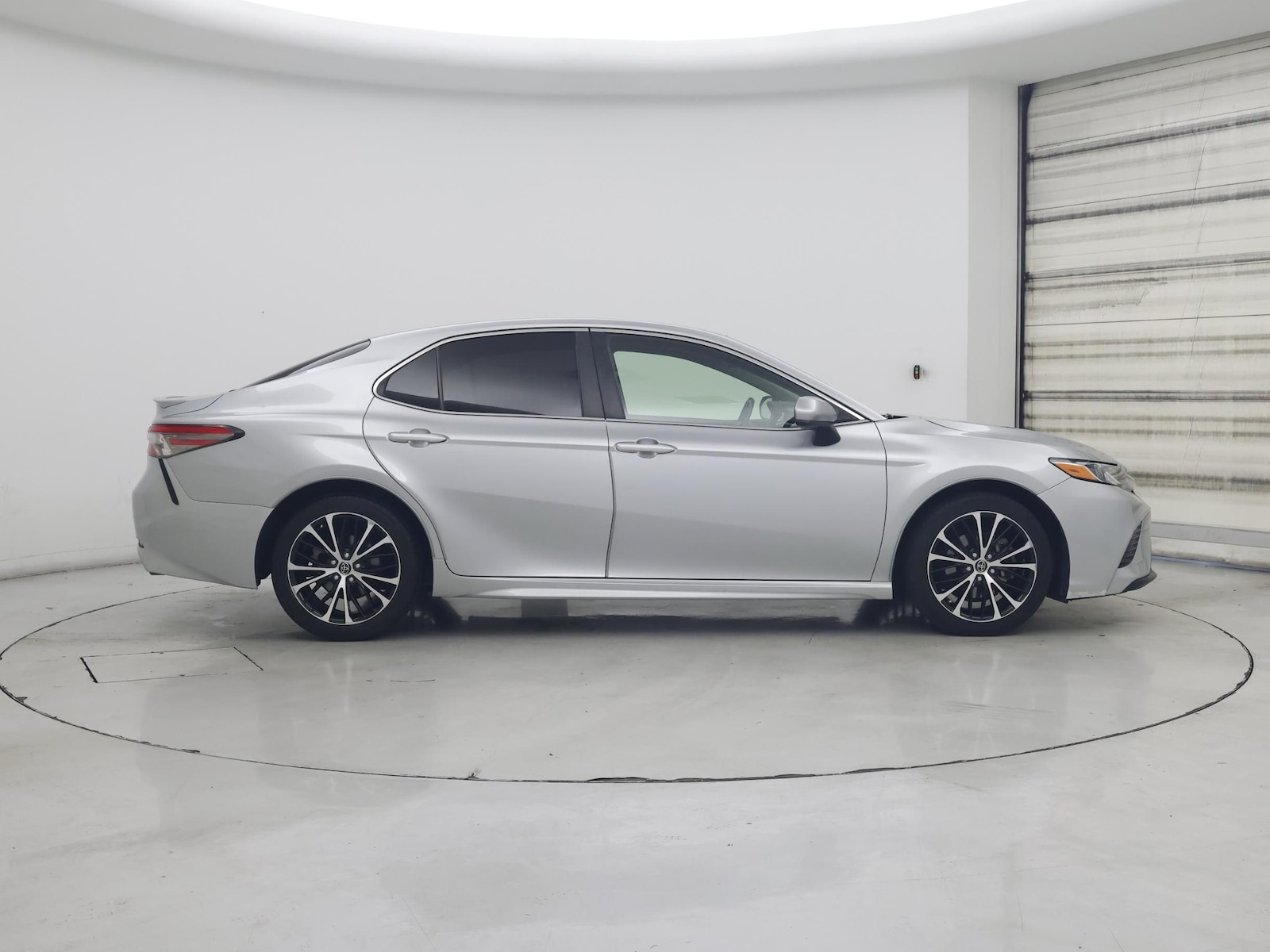 2018 Toyota Camry SE - Photo 8