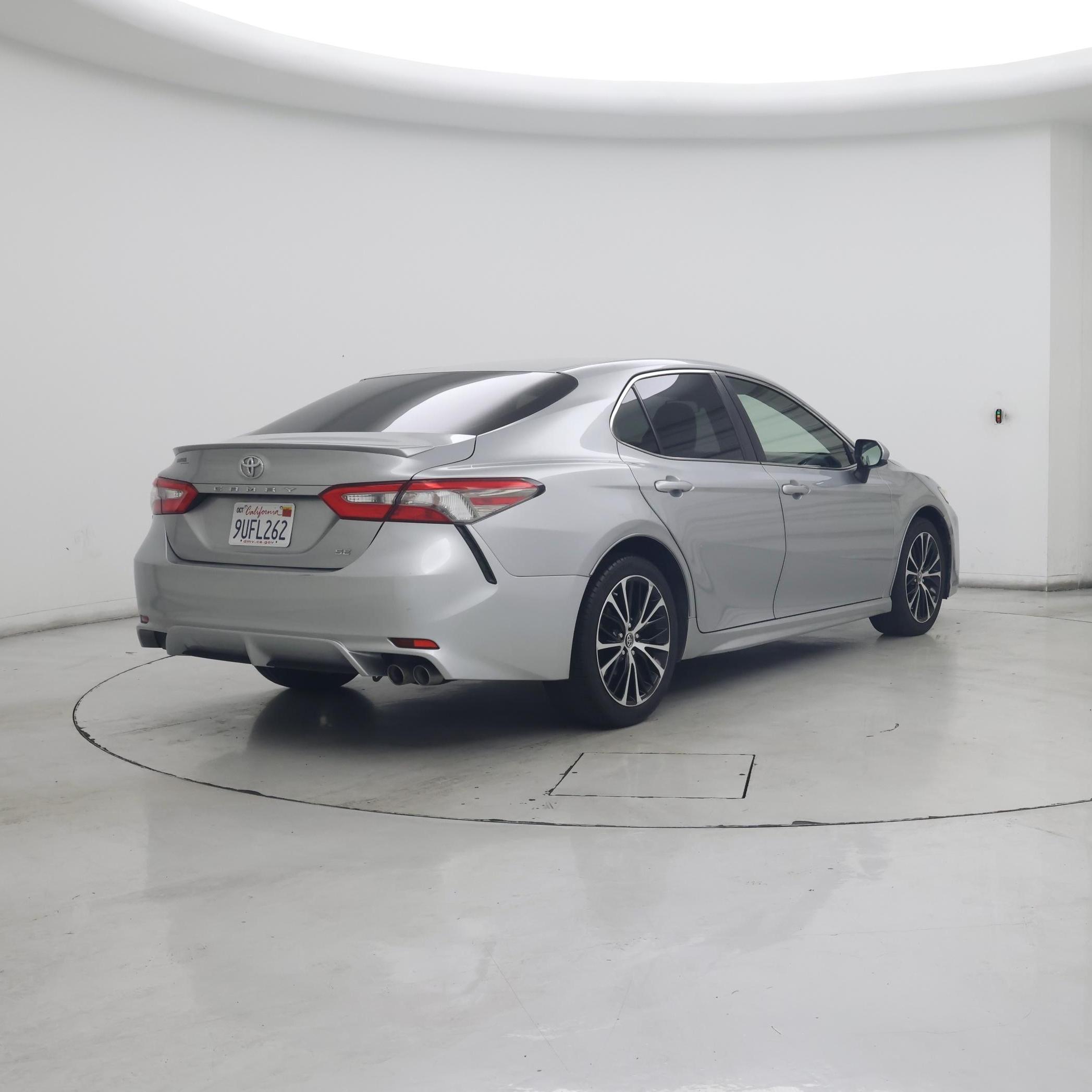Thumbnail: 2018 Toyota Camry - 8