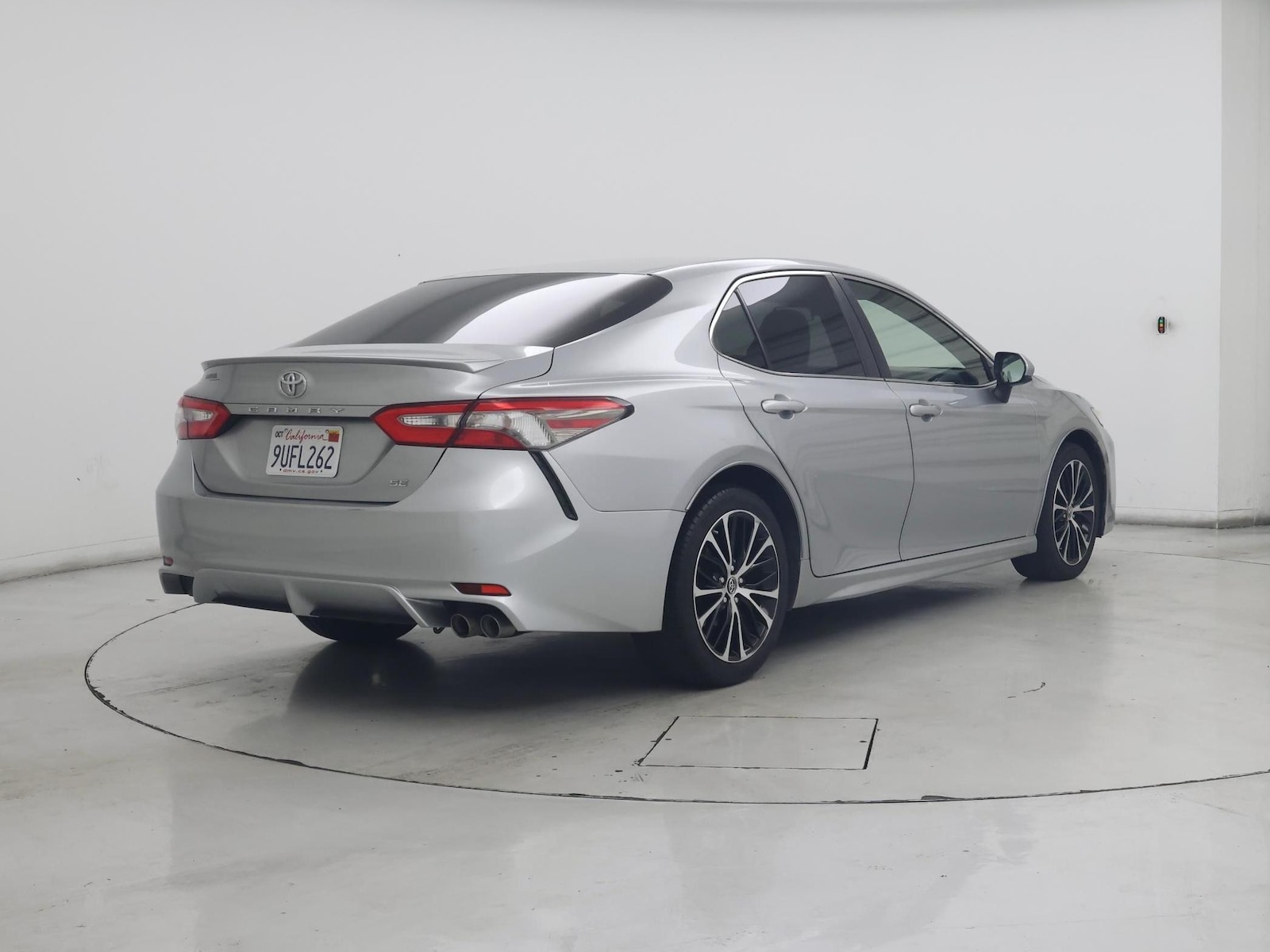 2018 Toyota Camry SE - Photo 9