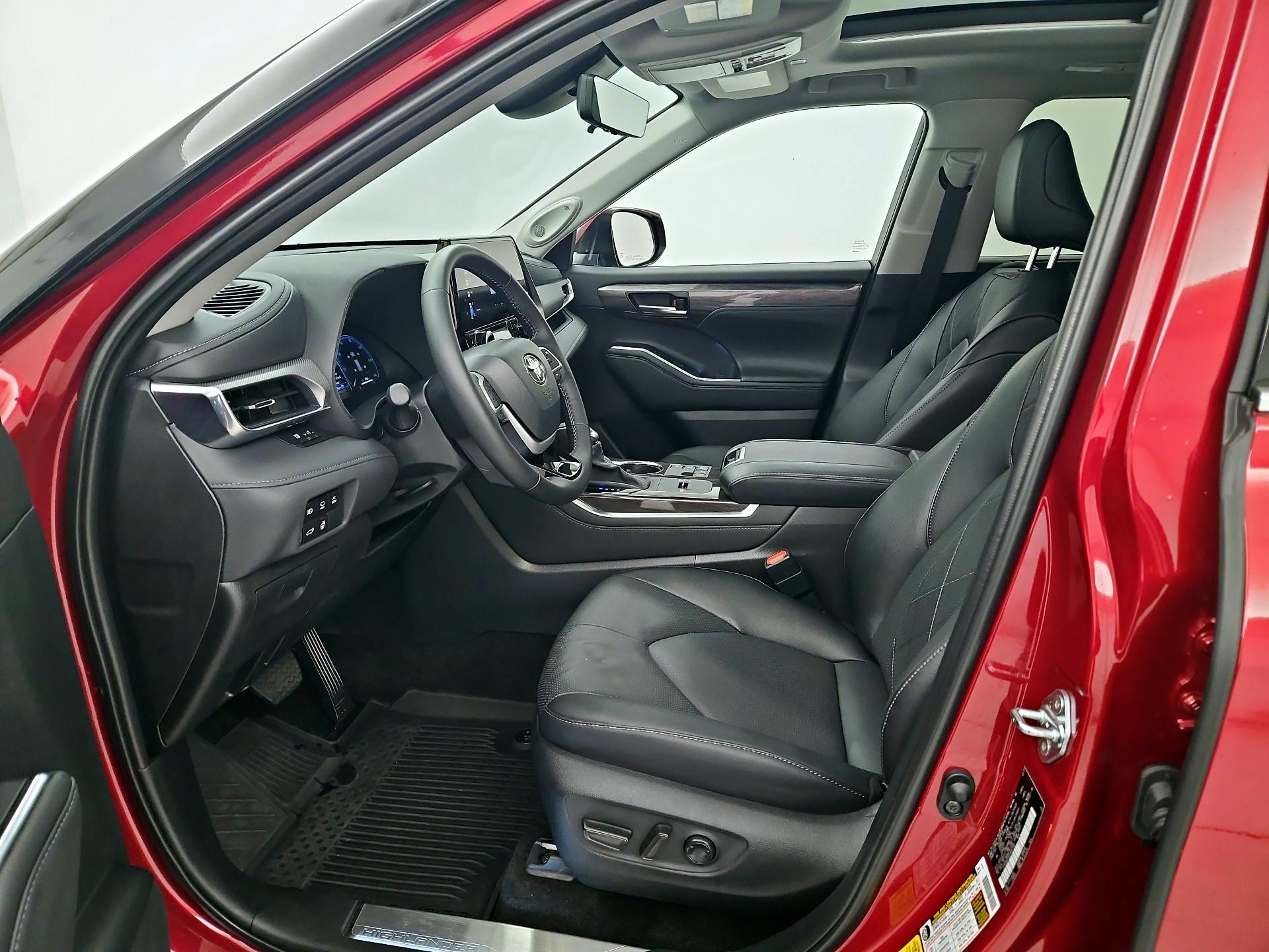 Thumbnail: 2026 Toyota Highlander - 11