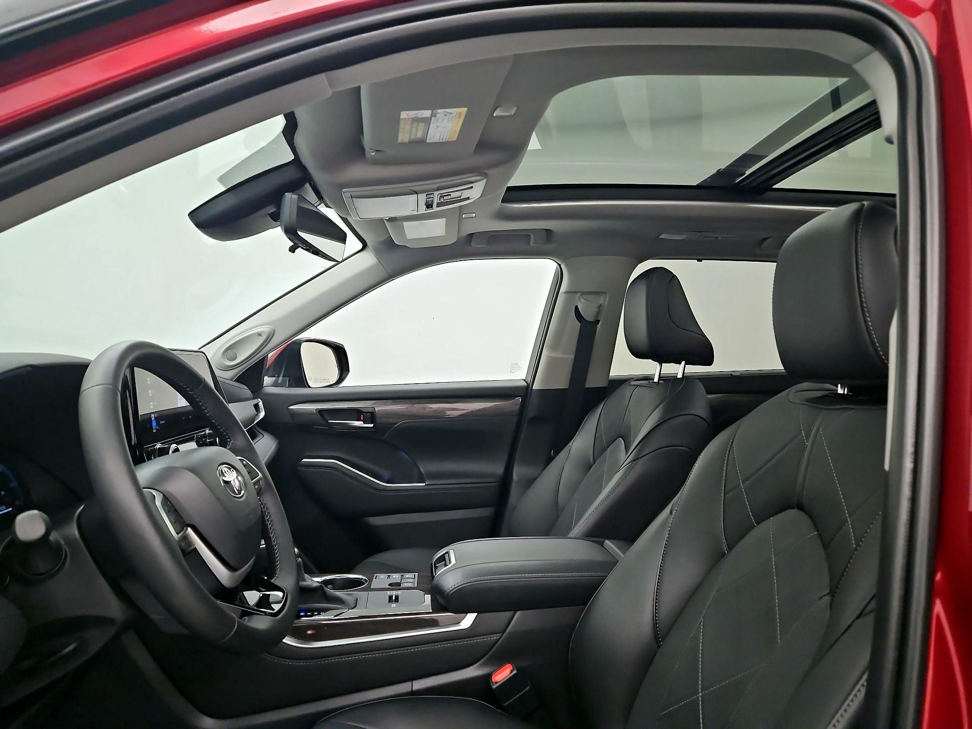 Thumbnail: 2026 Toyota Highlander - 20