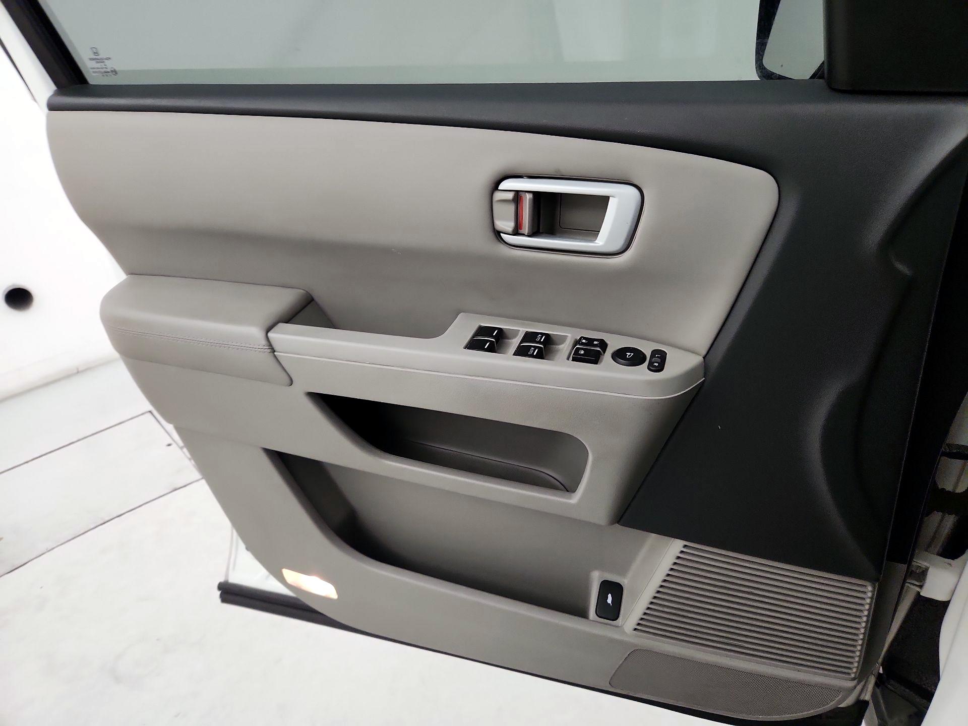 Thumbnail: 2015 Honda Pilot - 12