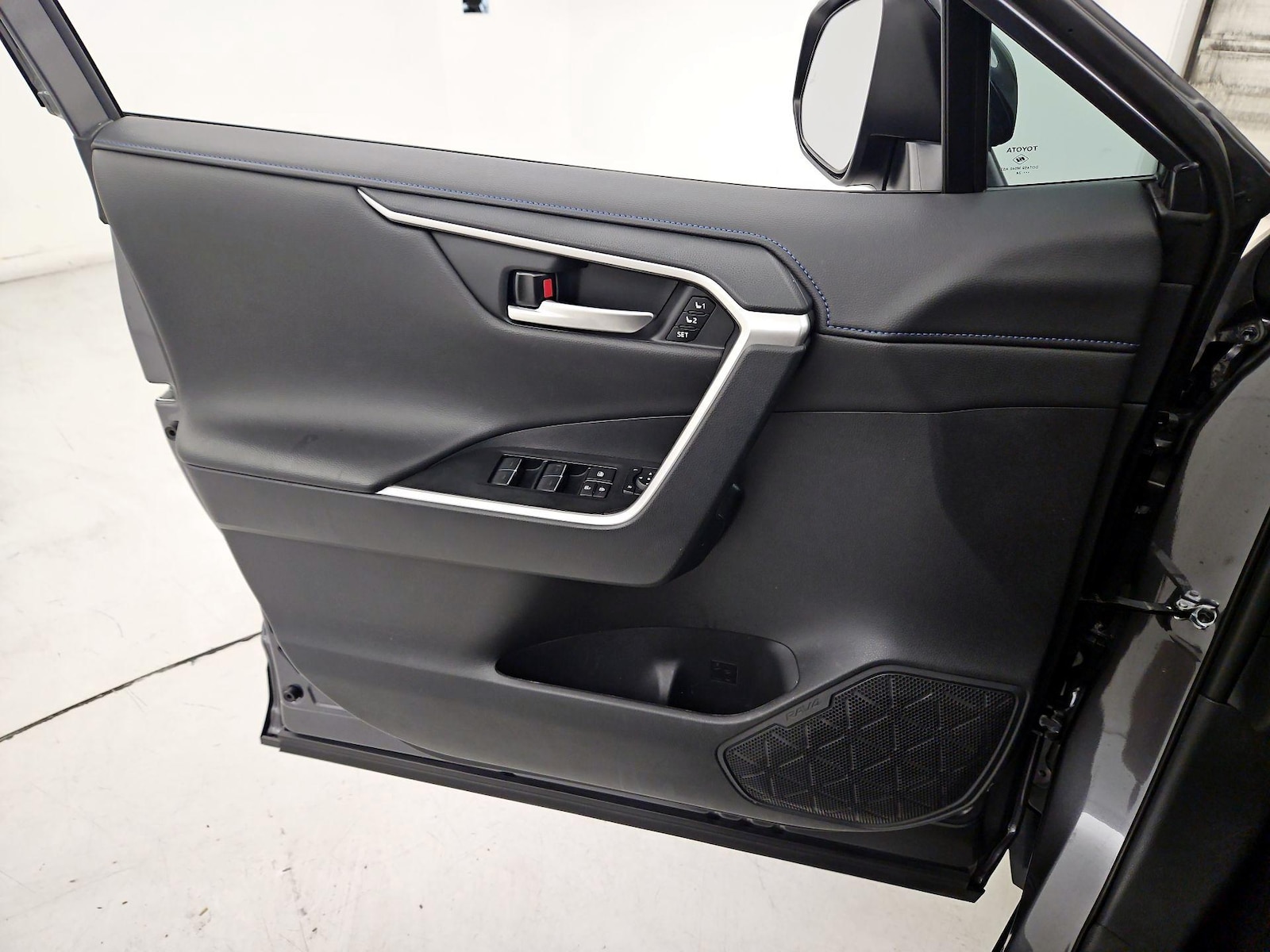 2024 Toyota RAV4 XSE - Photo 13