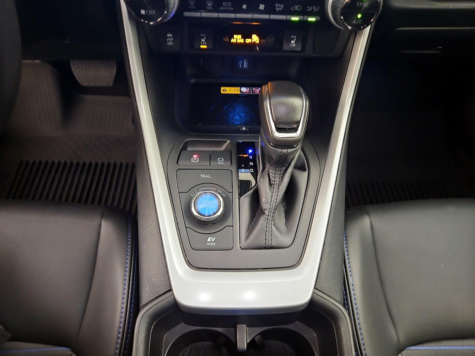 2024 Toyota RAV4 XSE - Photo 18