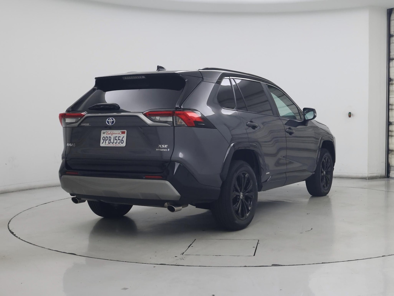 2024 Toyota RAV4 XSE - Photo 9