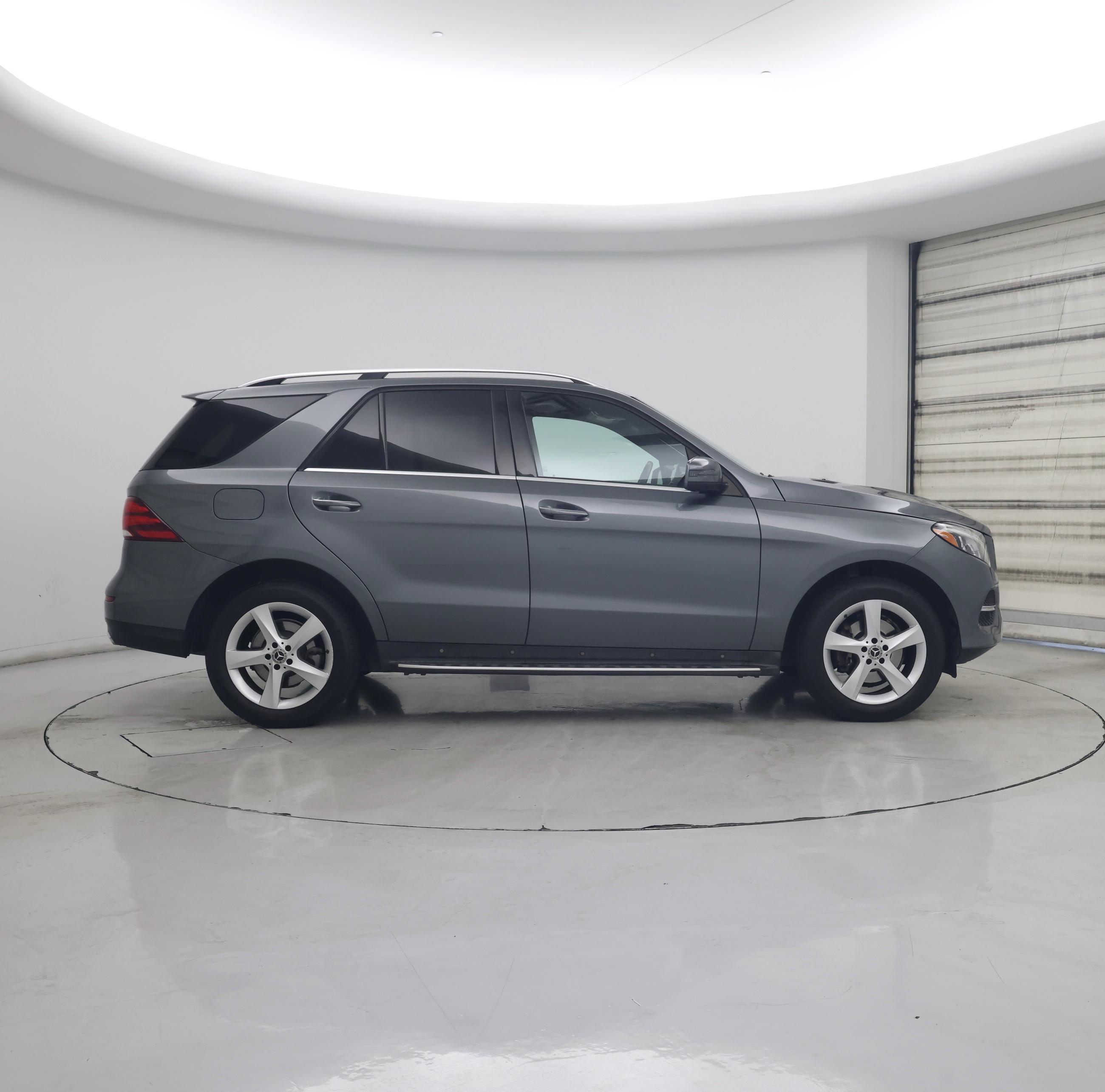 Thumbnail: 2017 Mercedes-Benz GLE - 7