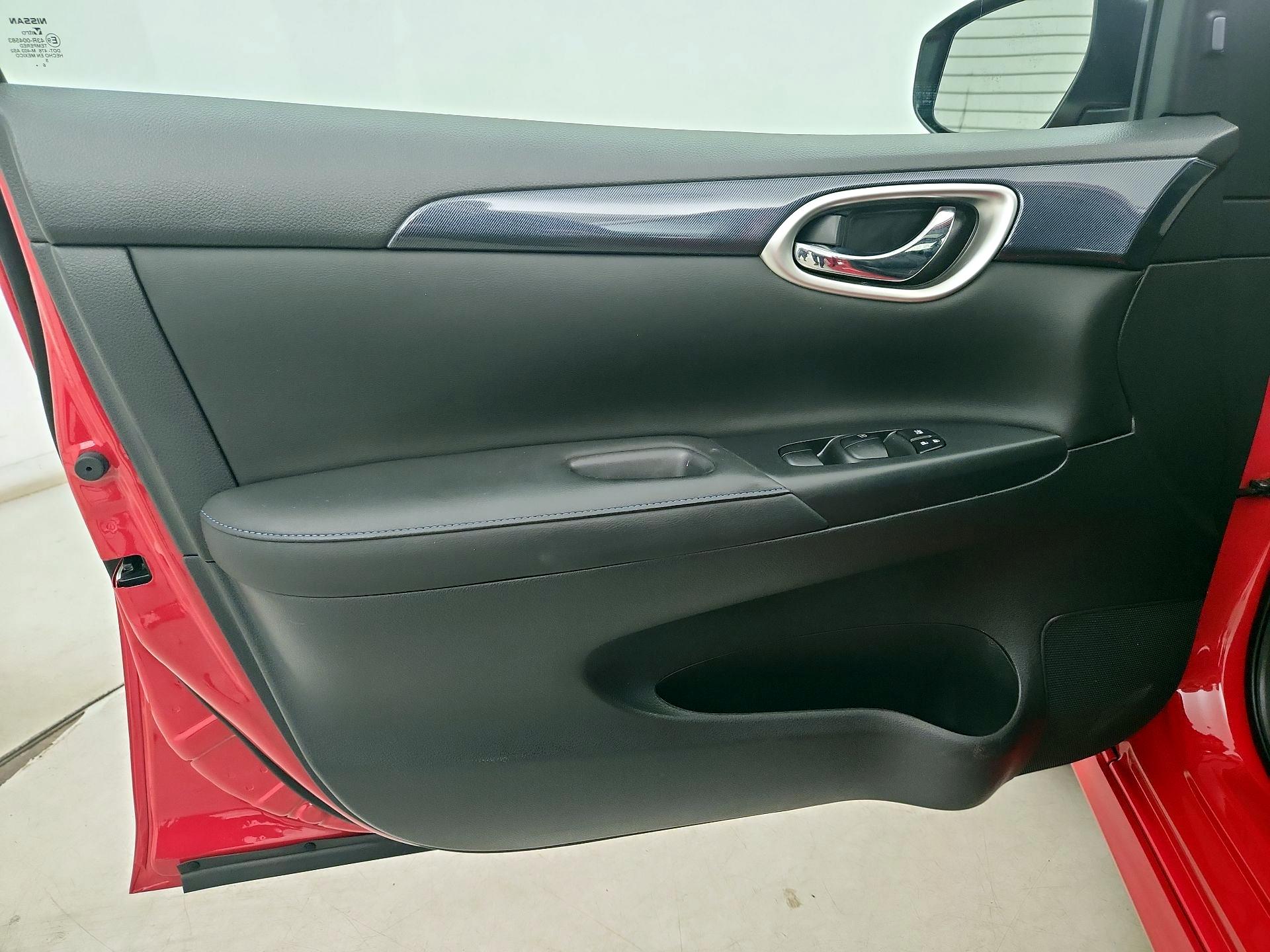 Thumbnail: 2017 Nissan Sentra - 12