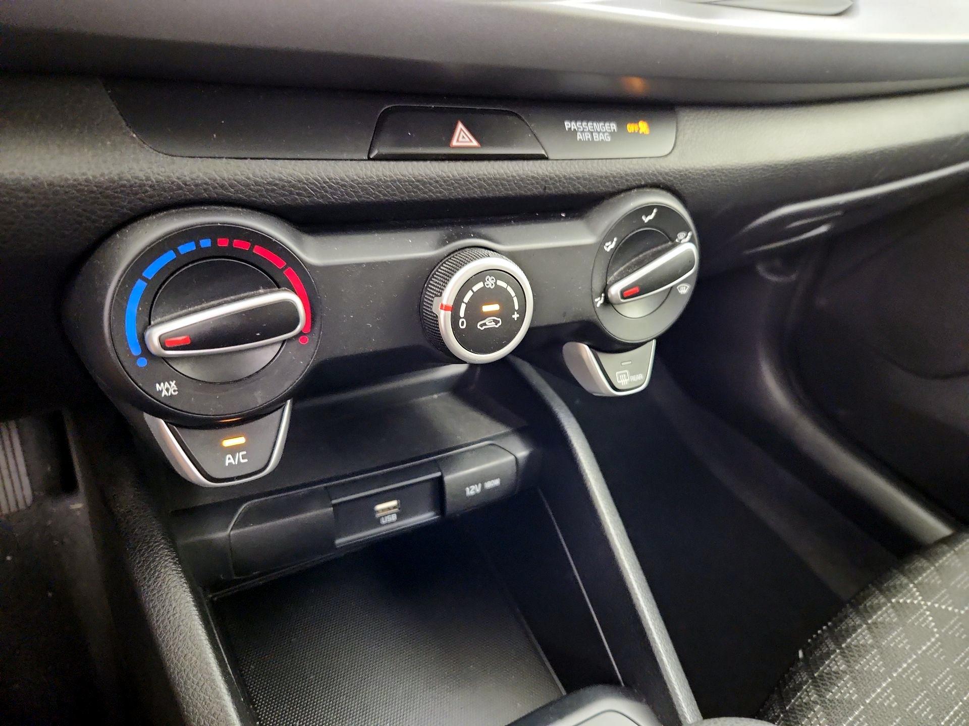 Thumbnail: 2022 Kia Rio - 16