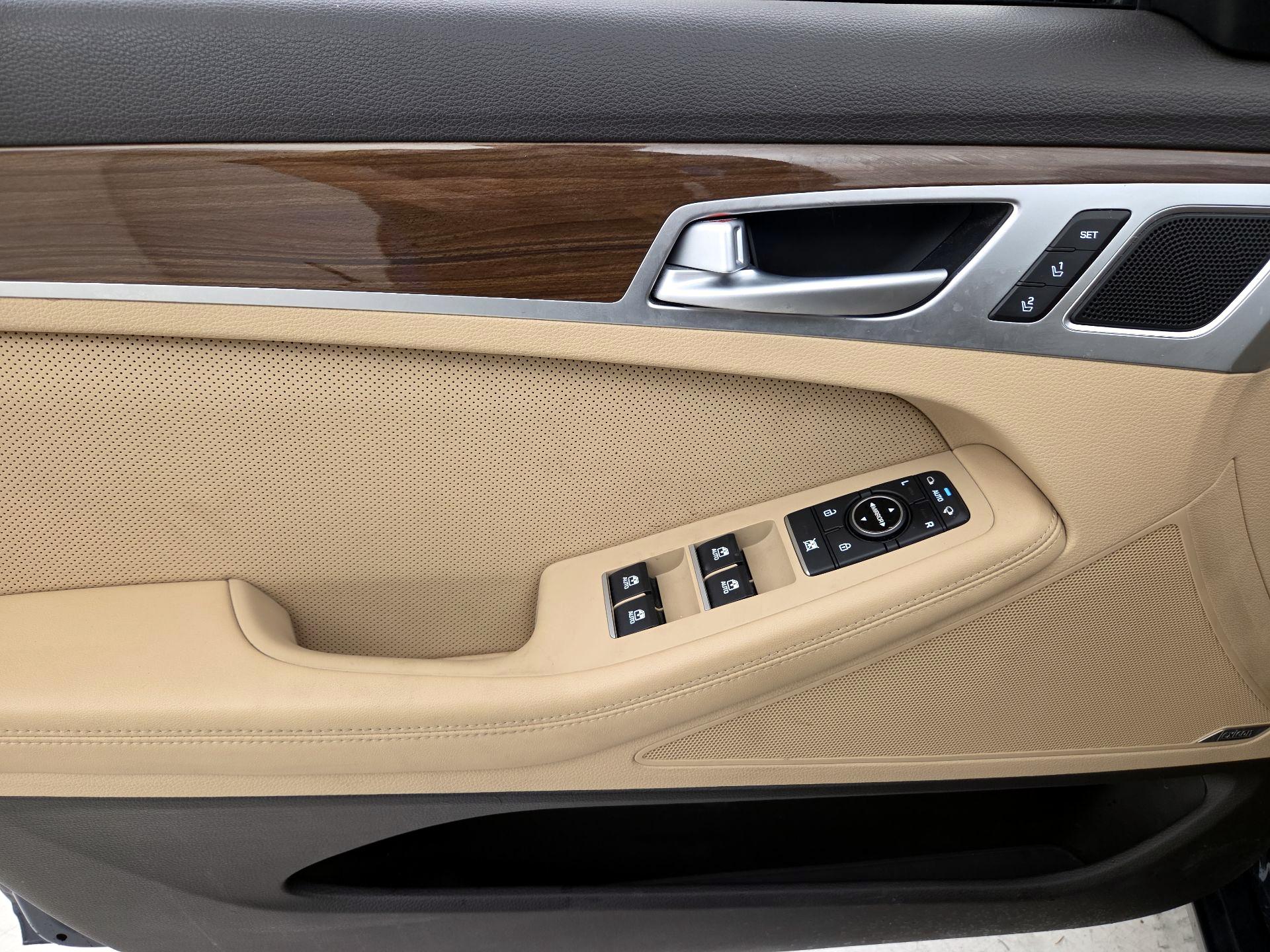 Thumbnail: 2016 Hyundai Genesis - 12