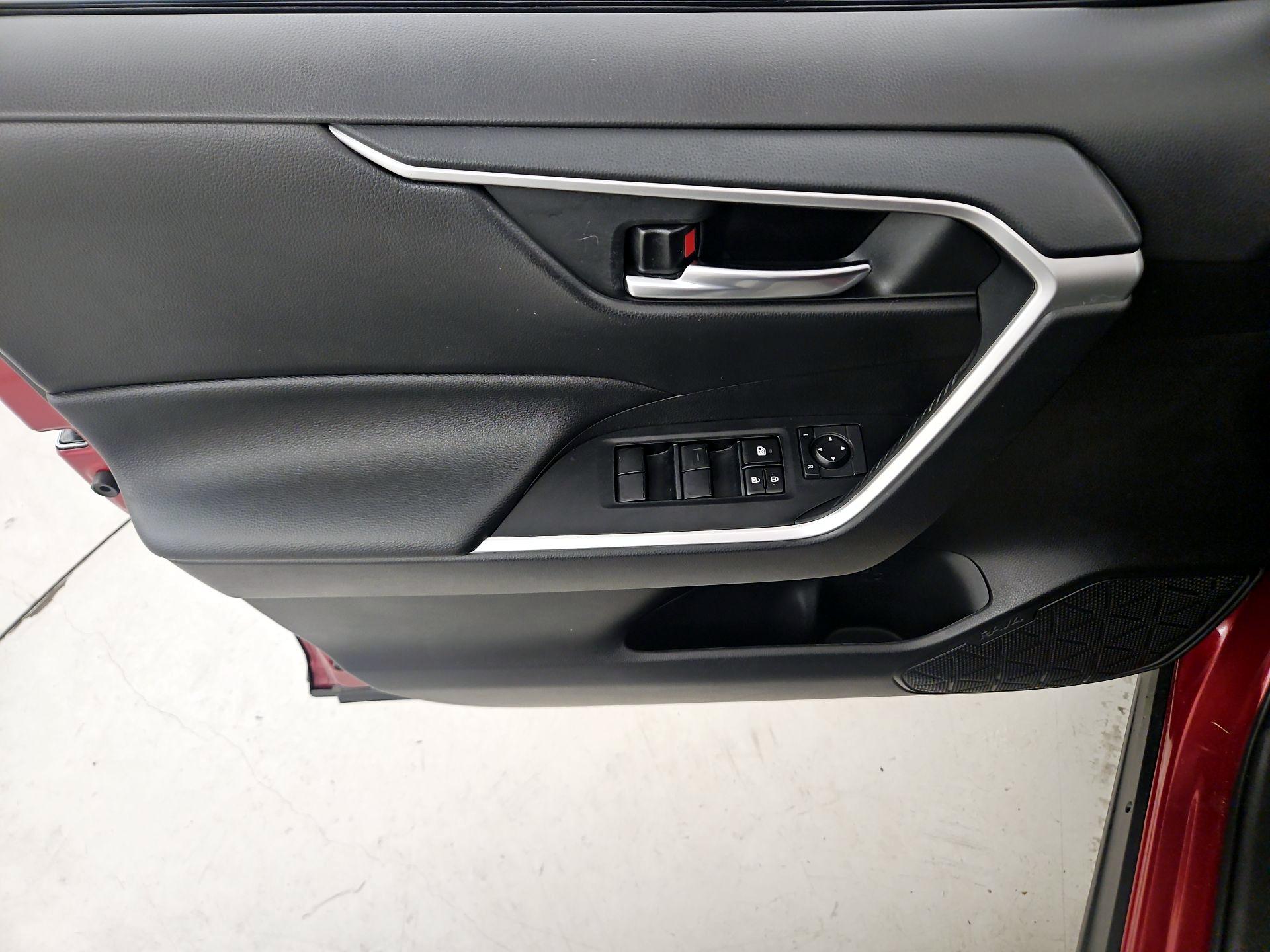 Thumbnail: 2020 Toyota RAV4 - 12