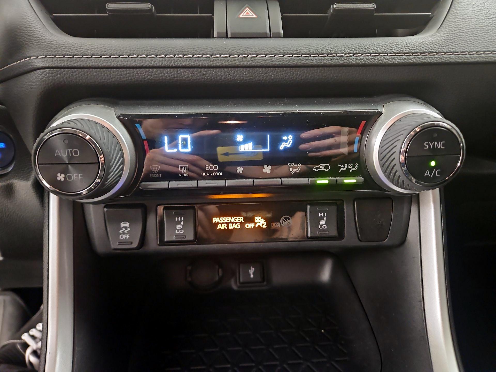 Thumbnail: 2020 Toyota RAV4 - 17