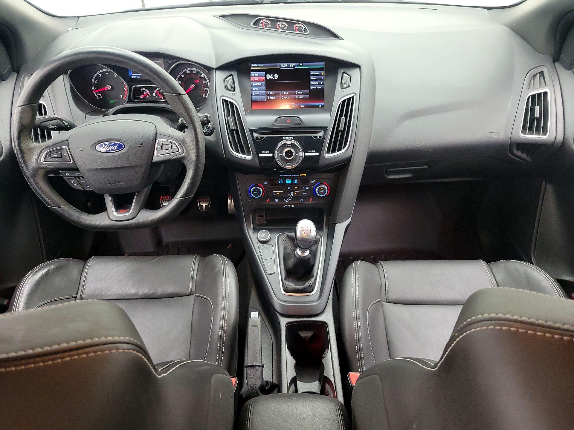 Thumbnail: 2015 Ford Focus - 9