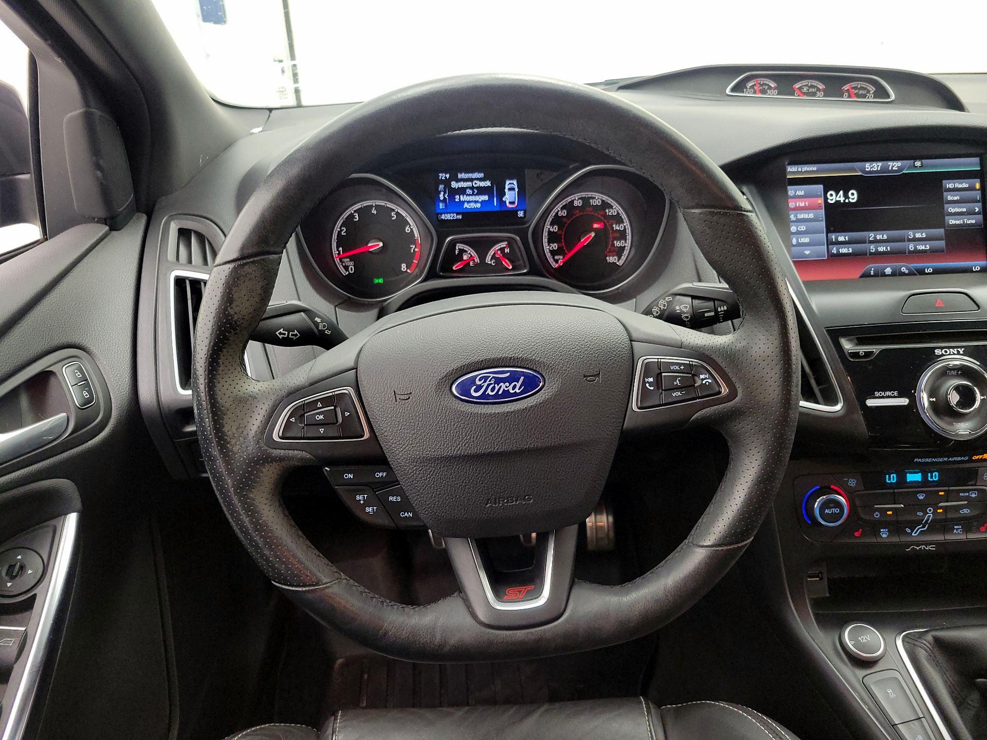 Thumbnail: 2015 Ford Focus - 10