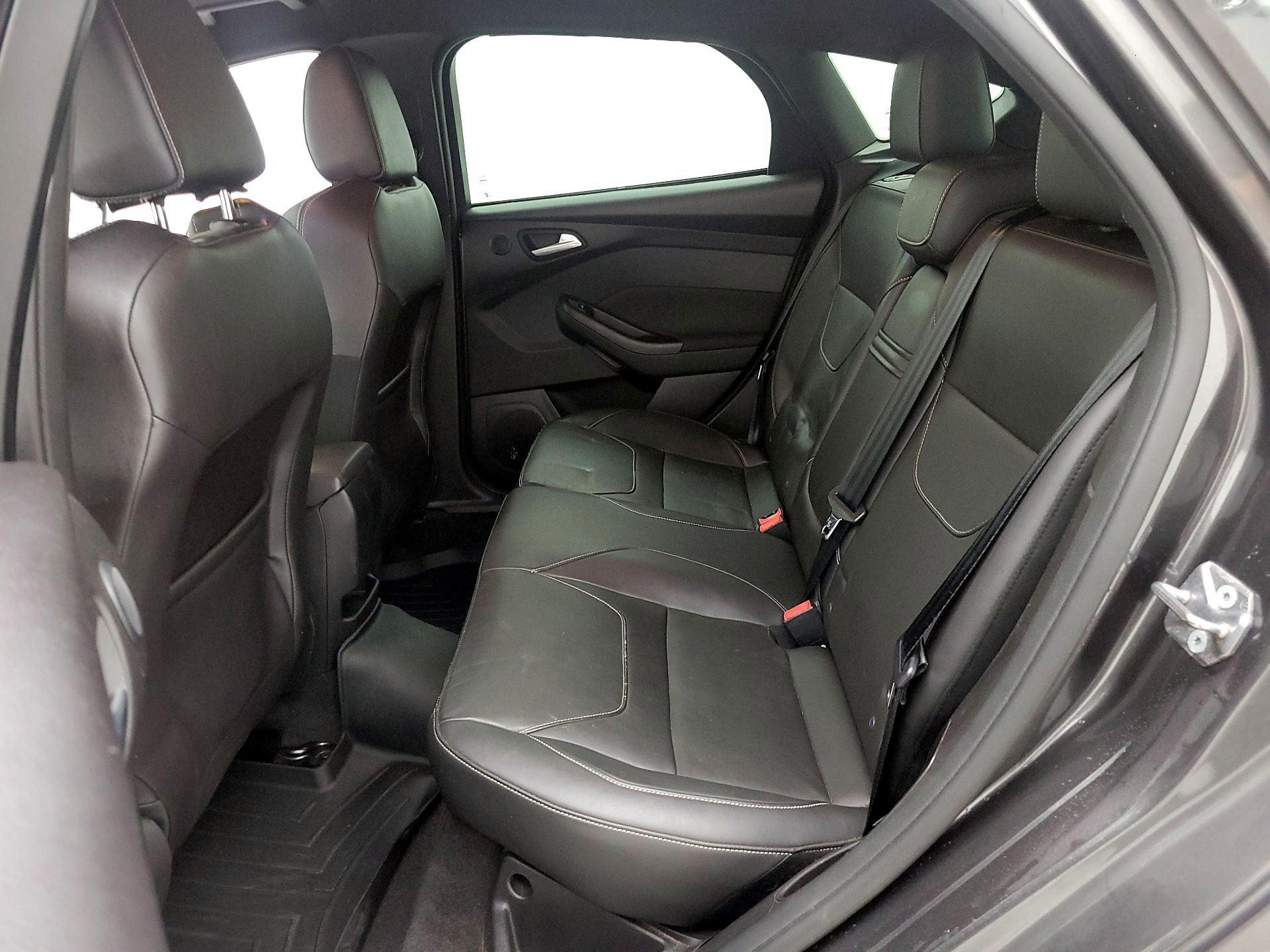 Thumbnail: 2015 Ford Focus - 18