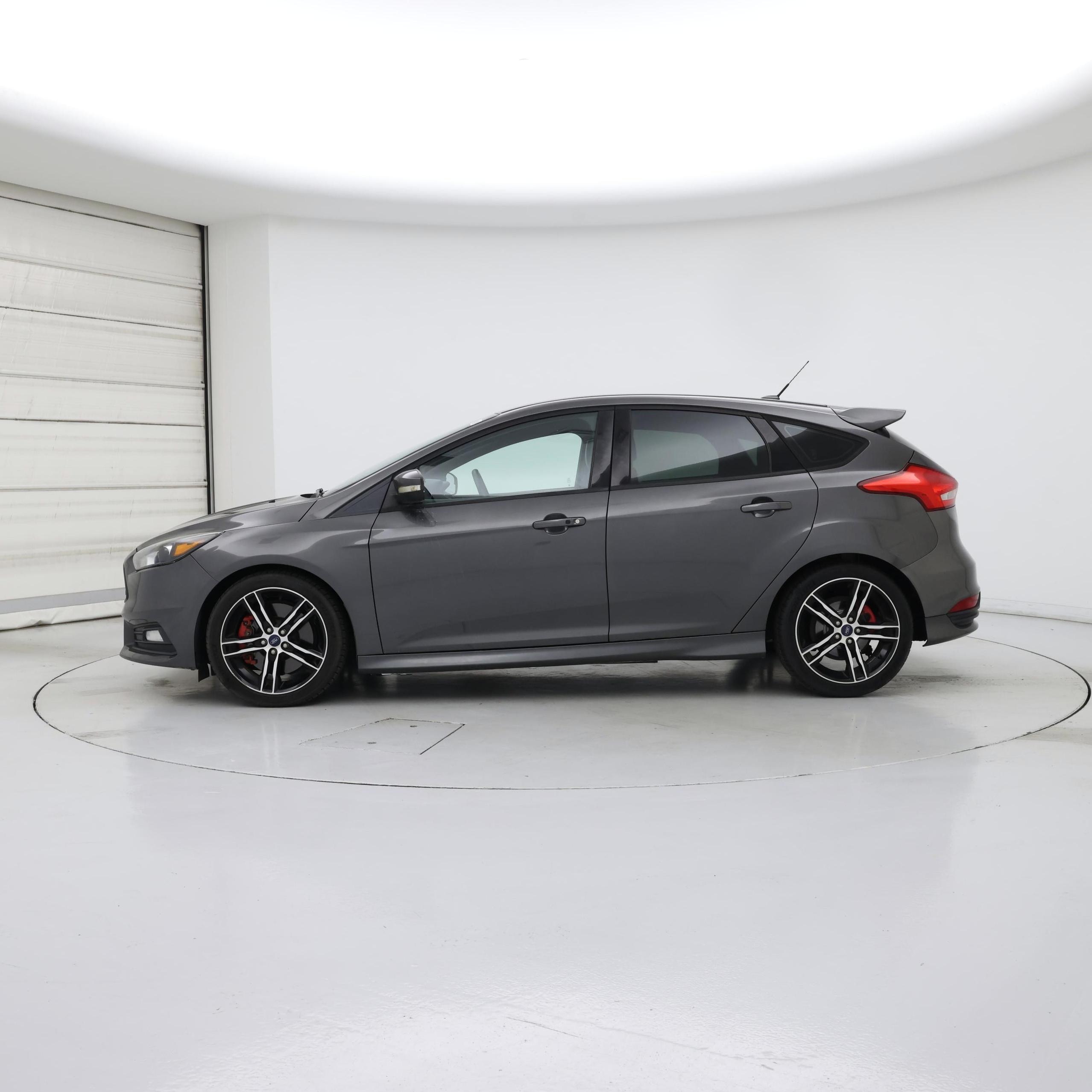 Thumbnail: 2015 Ford Focus - 3
