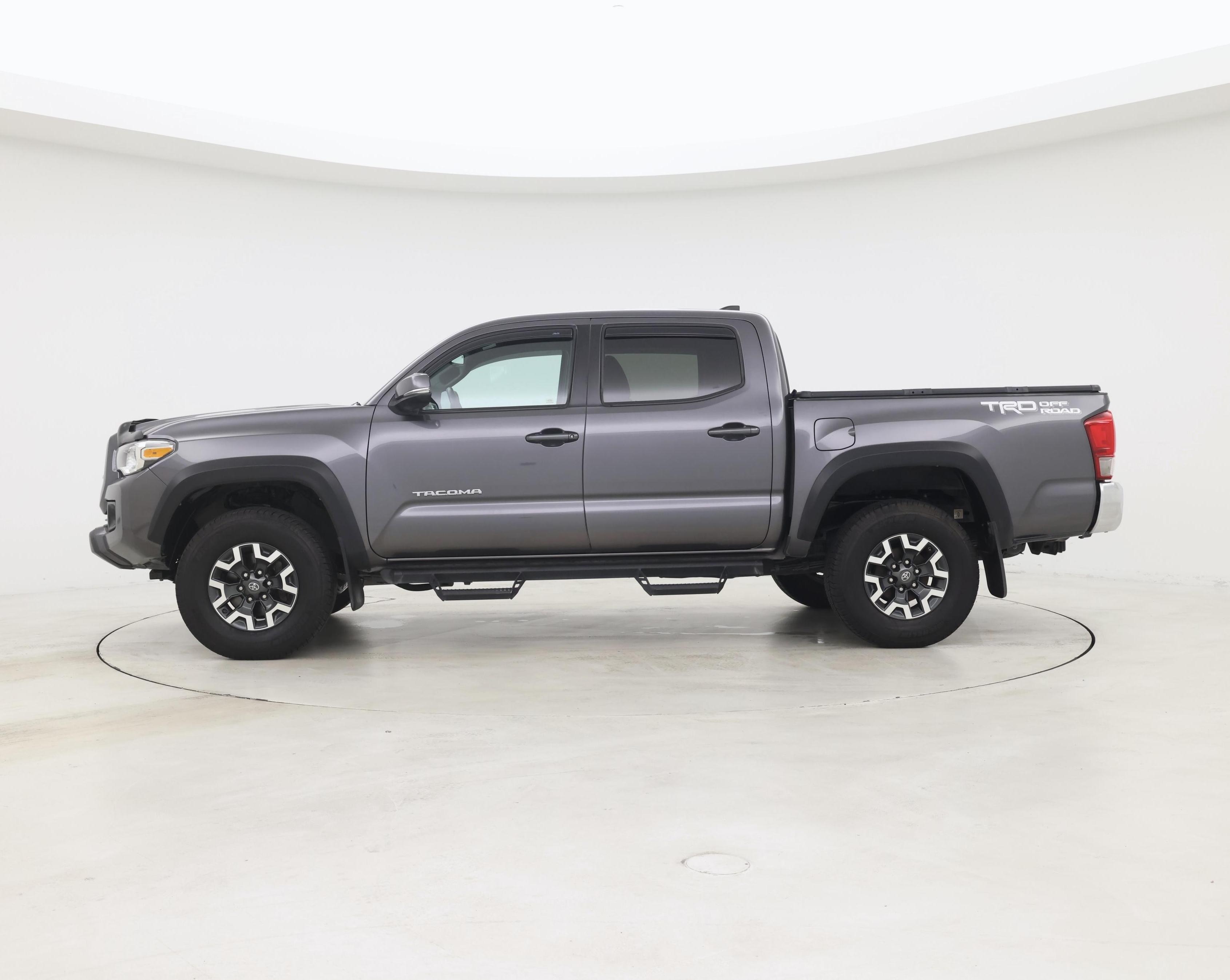 Thumbnail: 2017 Toyota Tacoma - 3