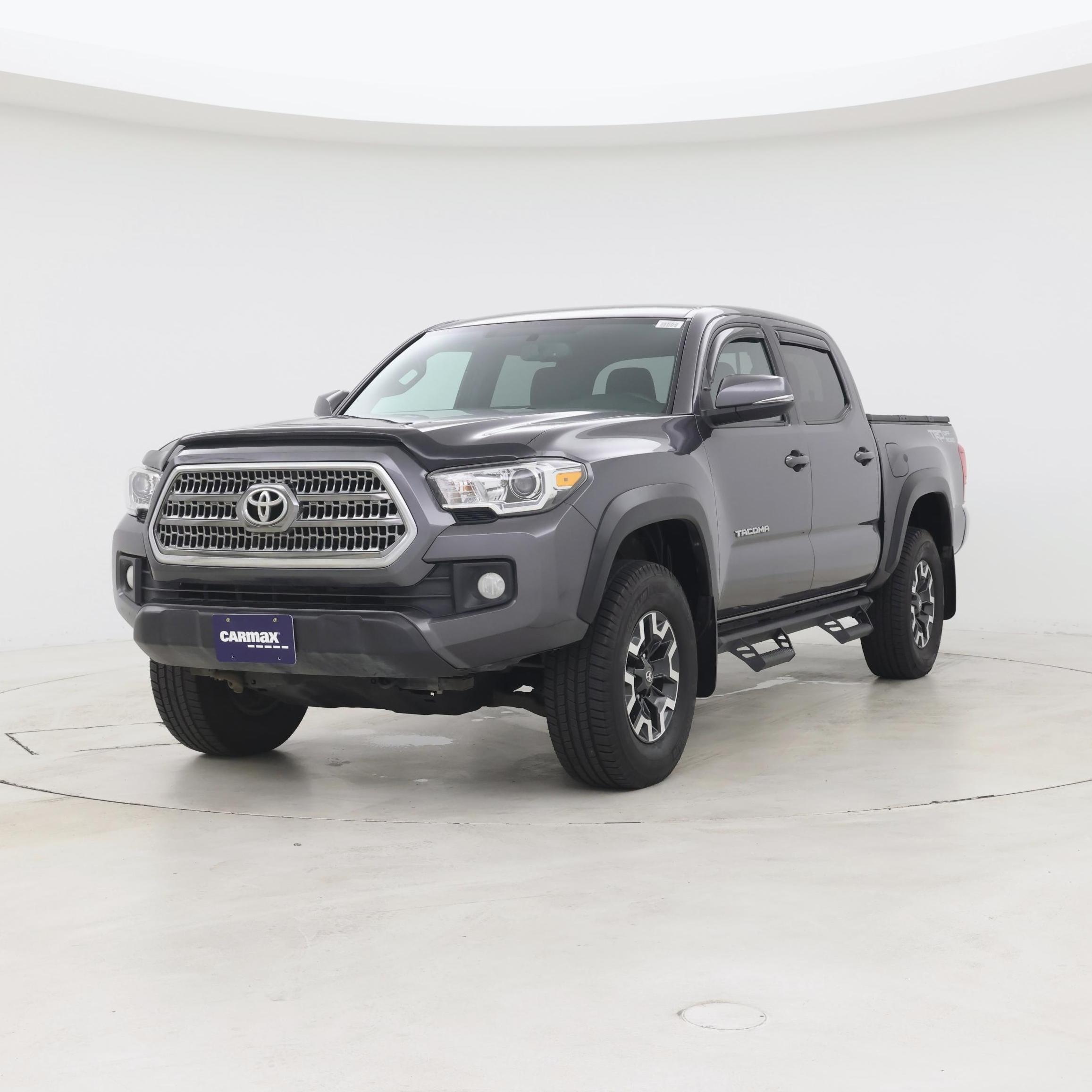 Thumbnail: 2017 Toyota Tacoma - 4