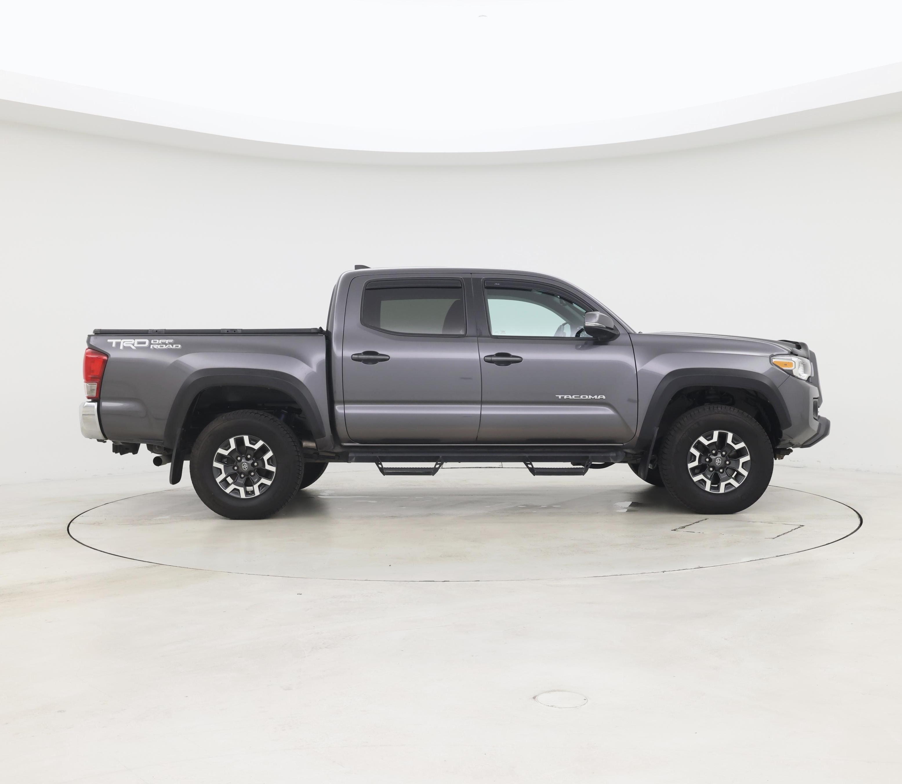 Thumbnail: 2017 Toyota Tacoma - 7