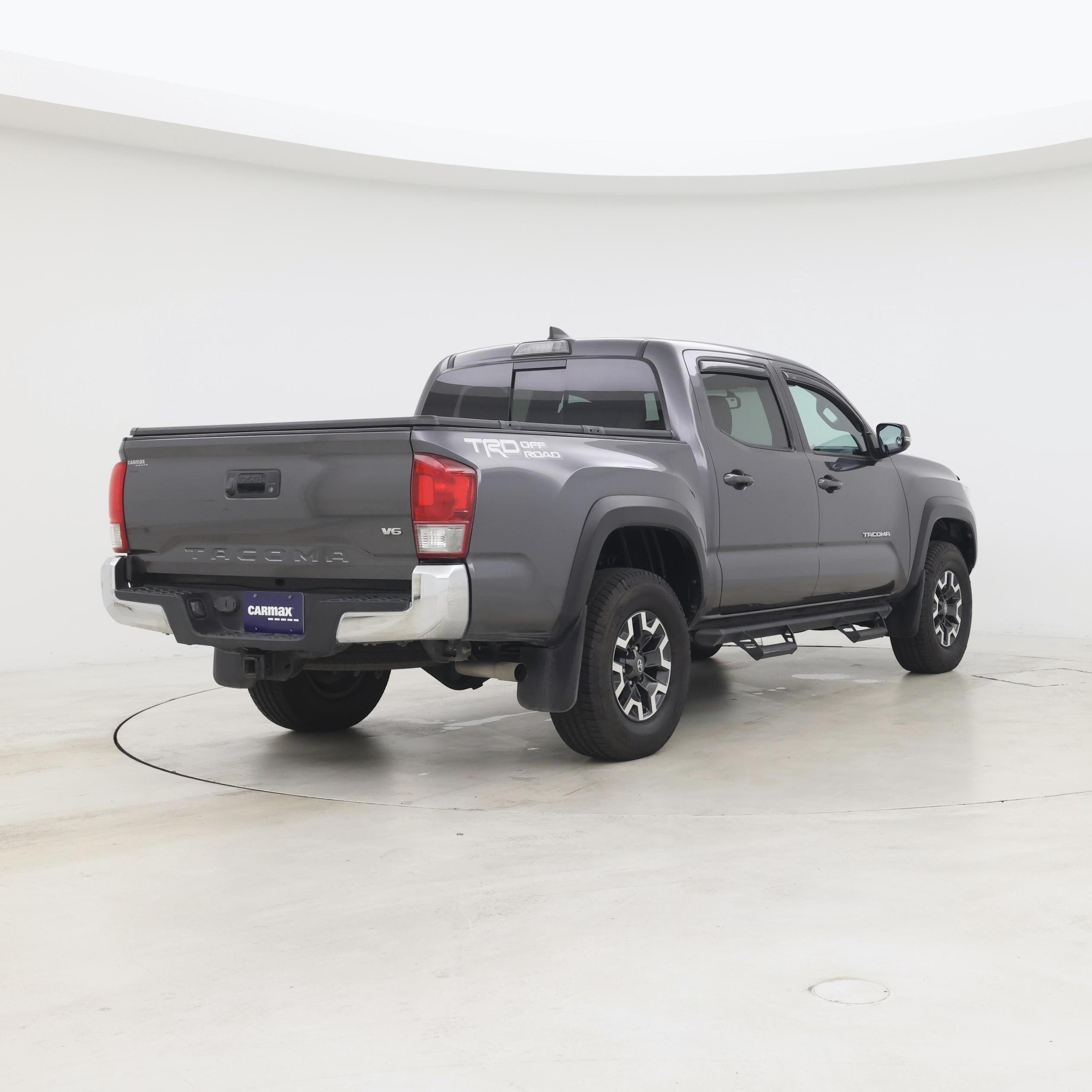 Thumbnail: 2017 Toyota Tacoma - 8