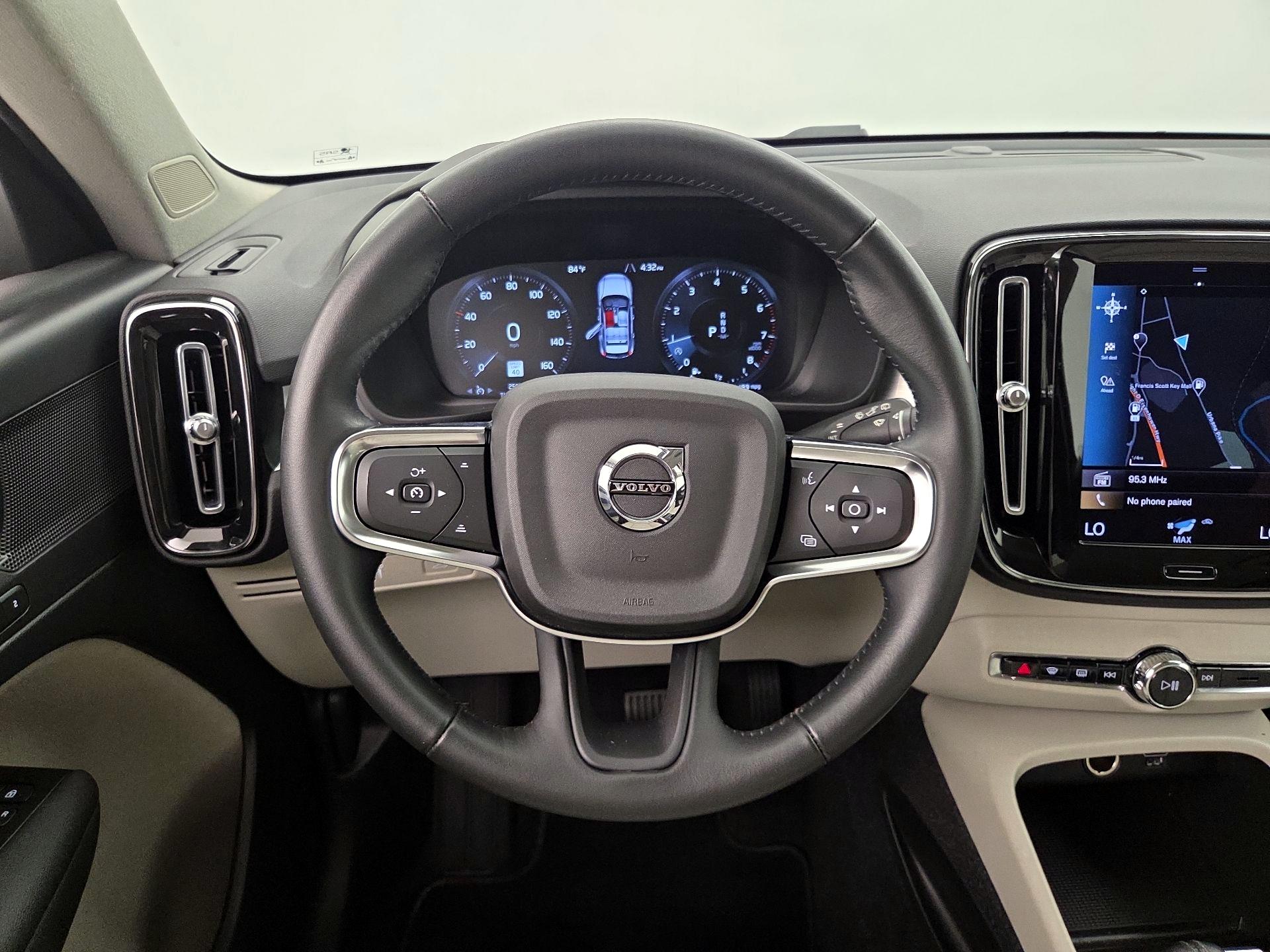 Thumbnail: 2021 Volvo XC40 - 10
