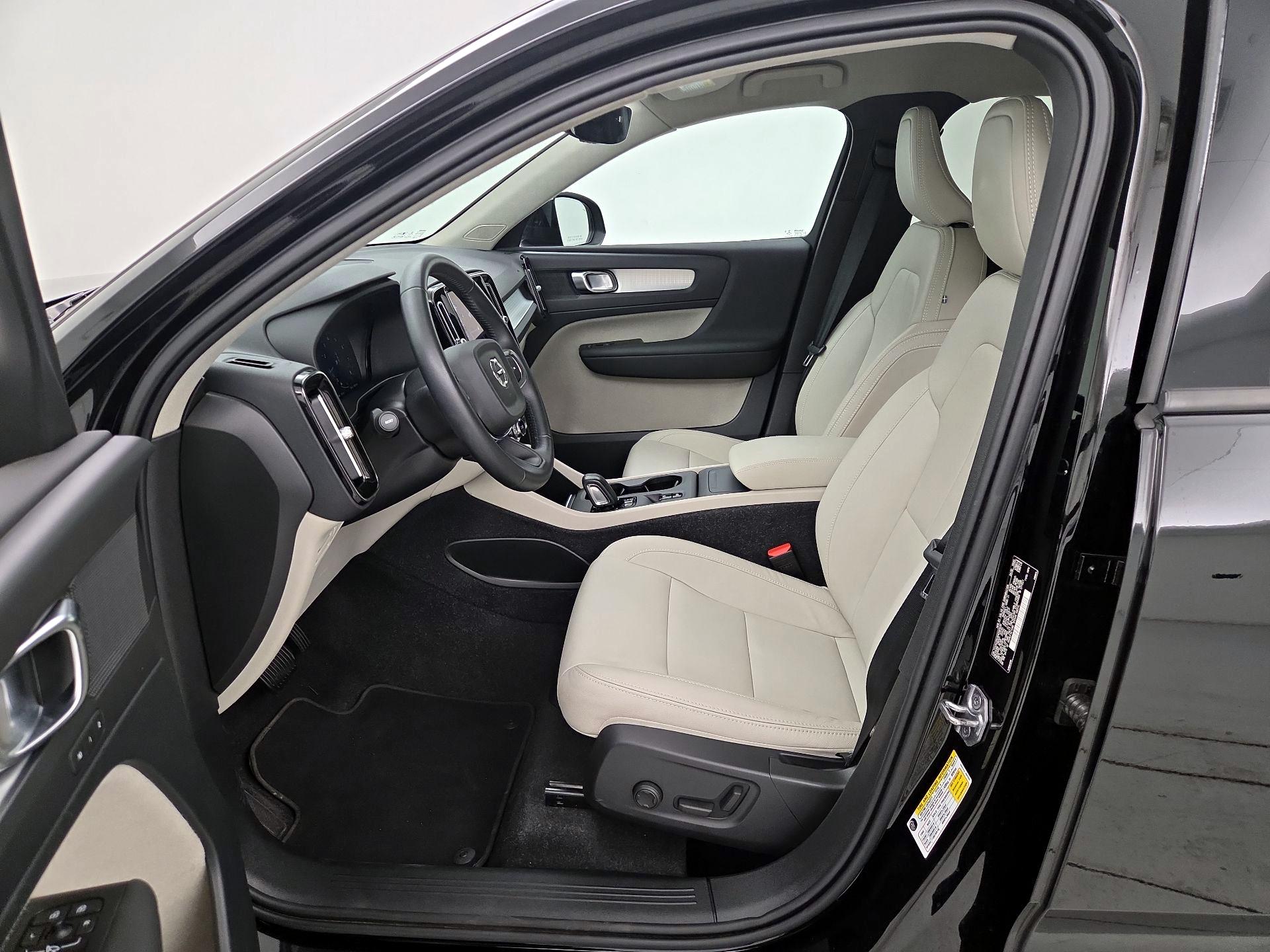 Thumbnail: 2021 Volvo XC40 - 11