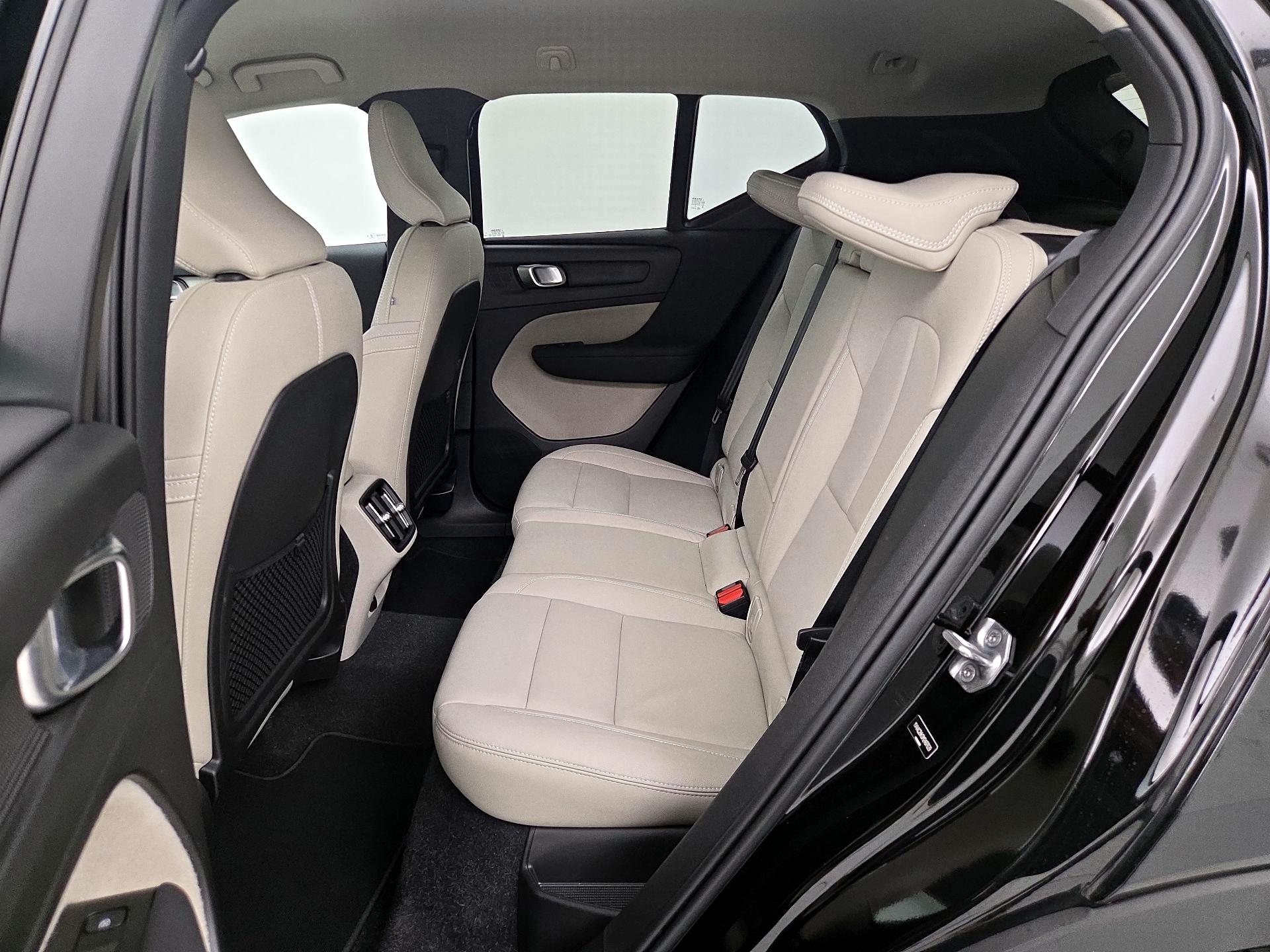 Thumbnail: 2021 Volvo XC40 - 20
