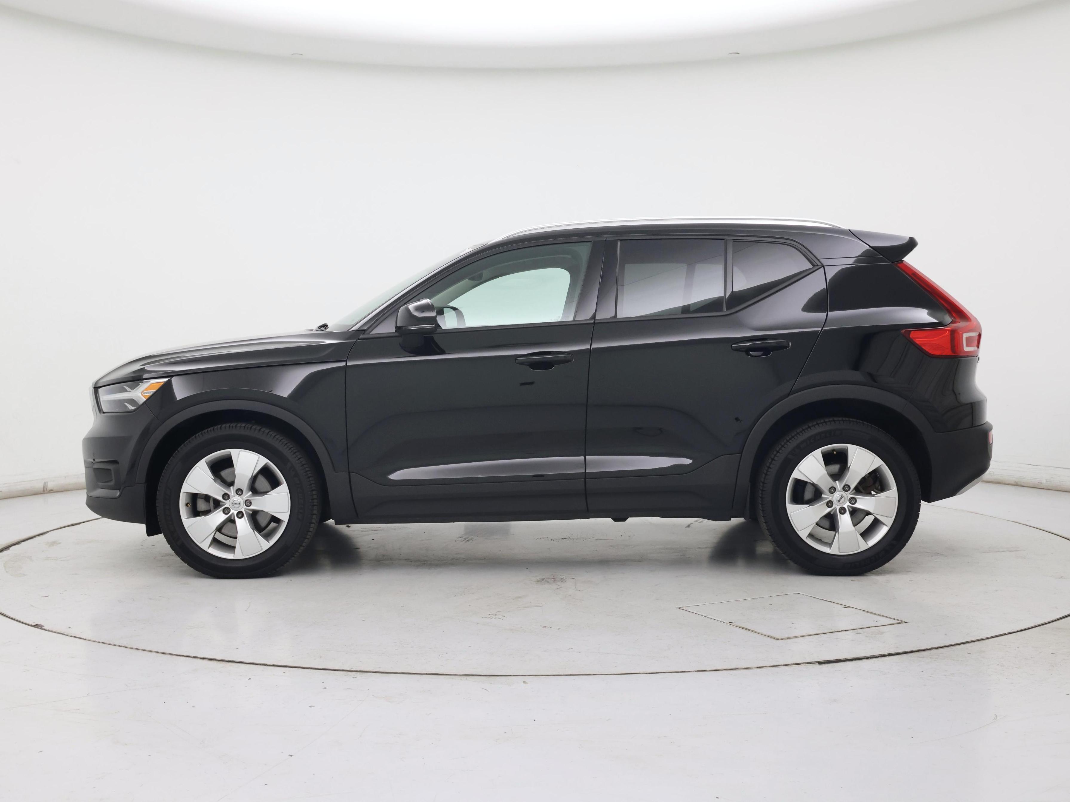 Thumbnail: 2021 Volvo XC40 - 3