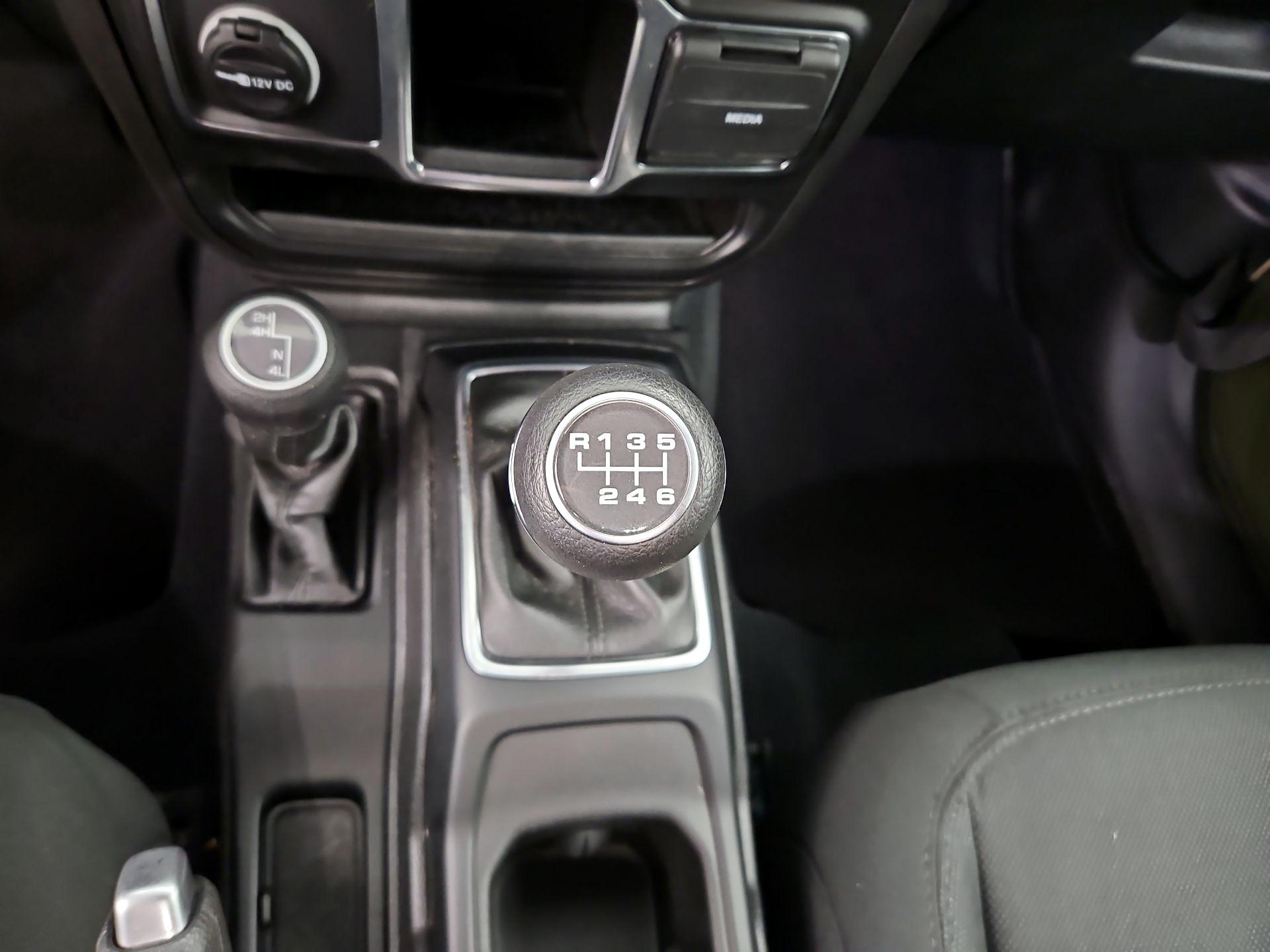 Thumbnail: 2023 Jeep Gladiator - 17