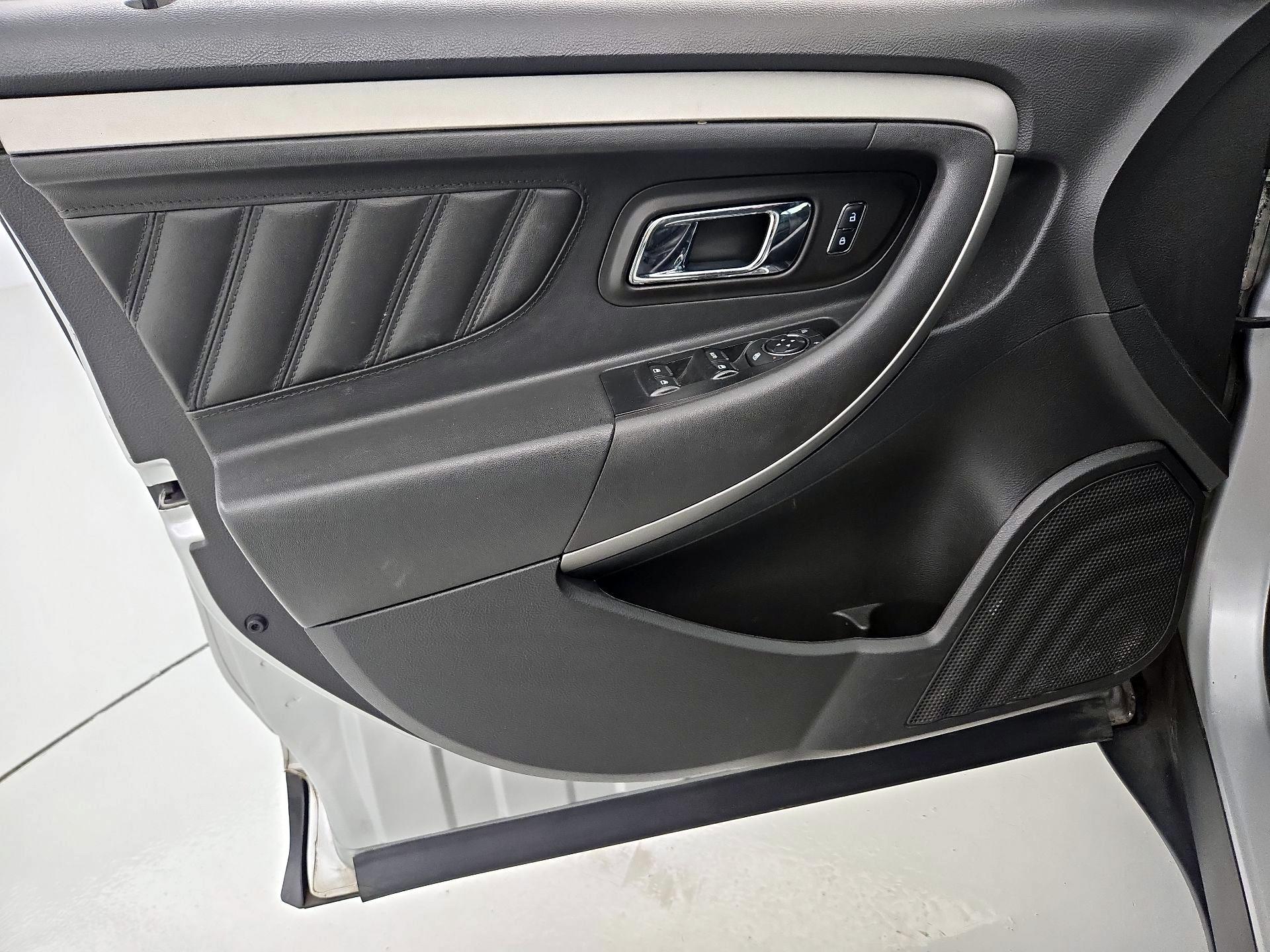 Thumbnail: 2016 Ford Taurus - 12