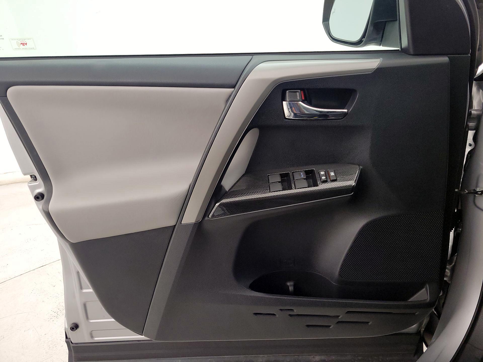 Thumbnail: 2018 Toyota RAV4 - 12