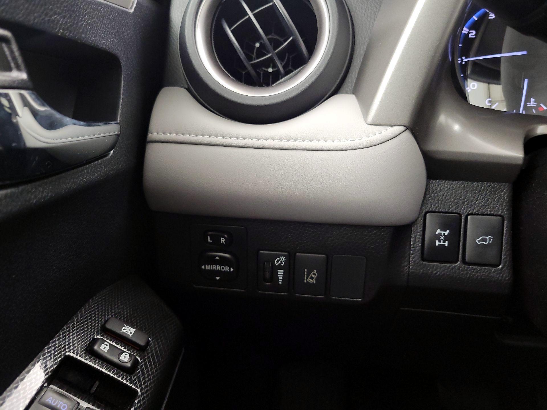 Thumbnail: 2018 Toyota RAV4 - 13