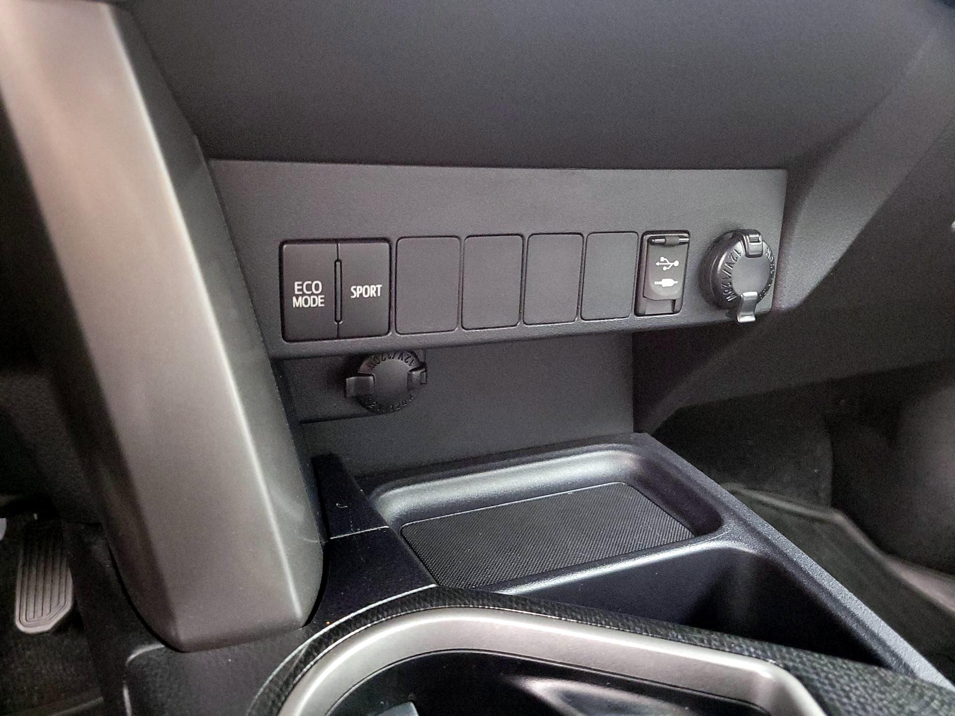 Thumbnail: 2018 Toyota RAV4 - 18