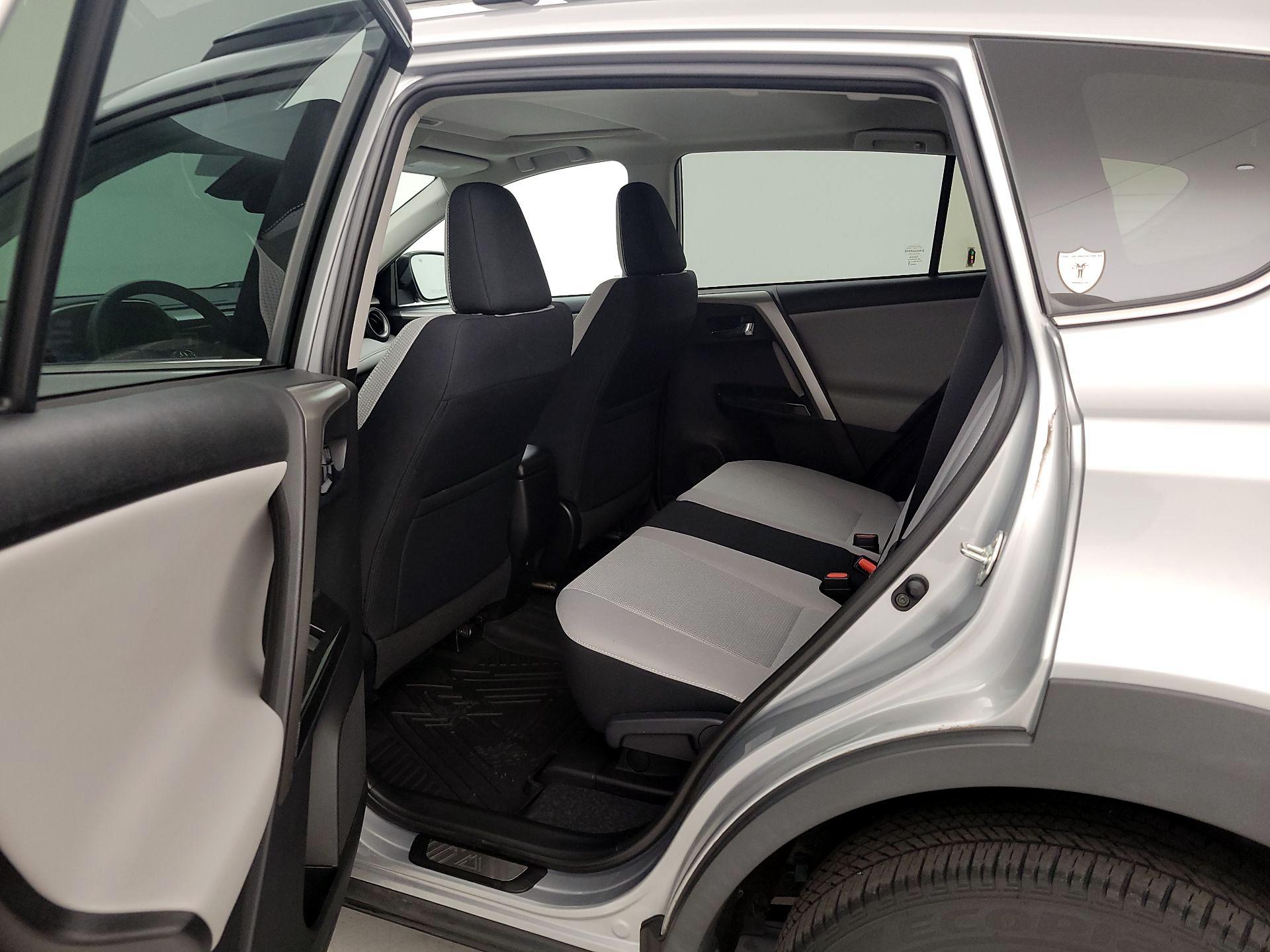 Thumbnail: 2018 Toyota RAV4 - 19