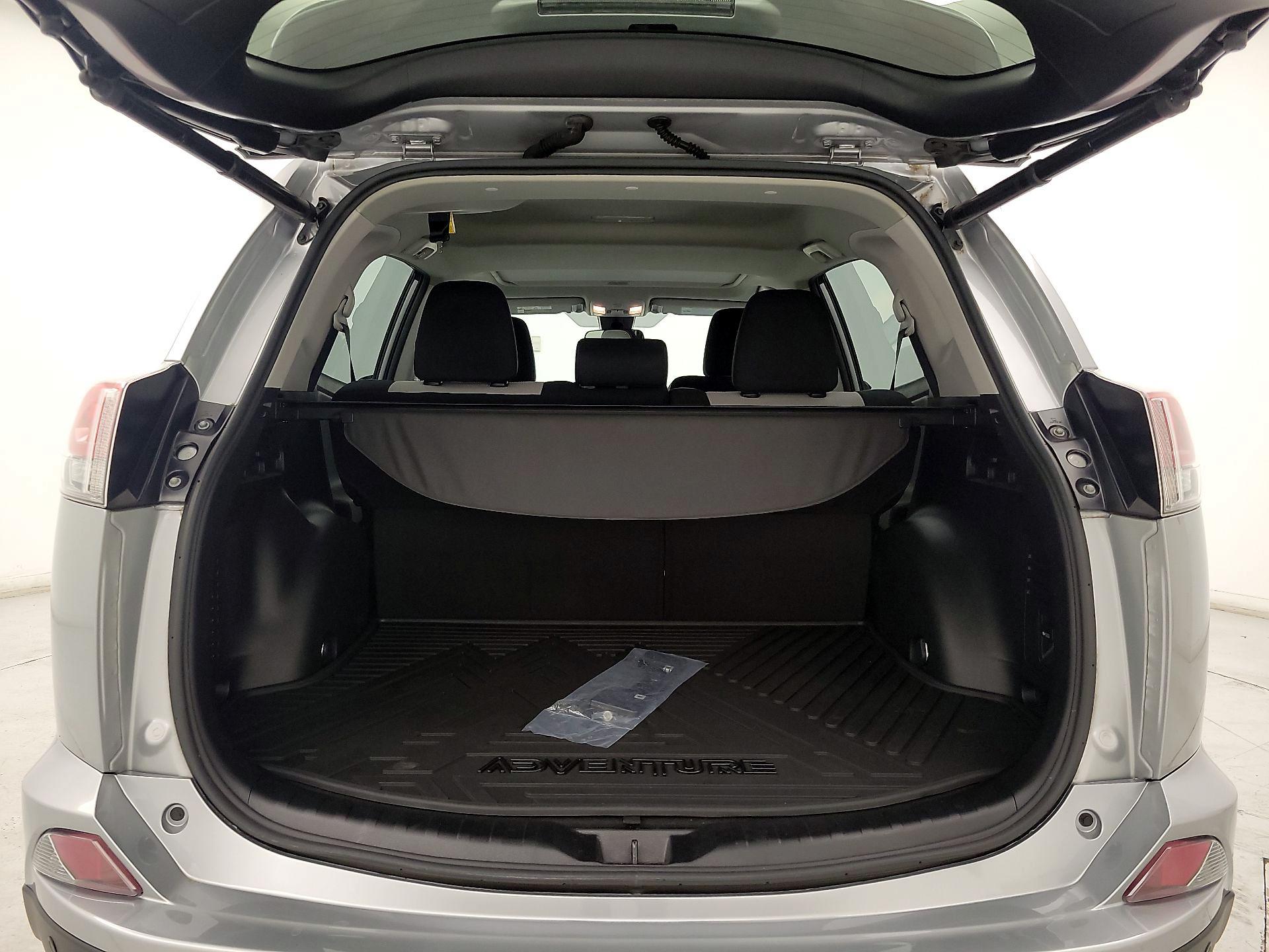Thumbnail: 2018 Toyota RAV4 - 20