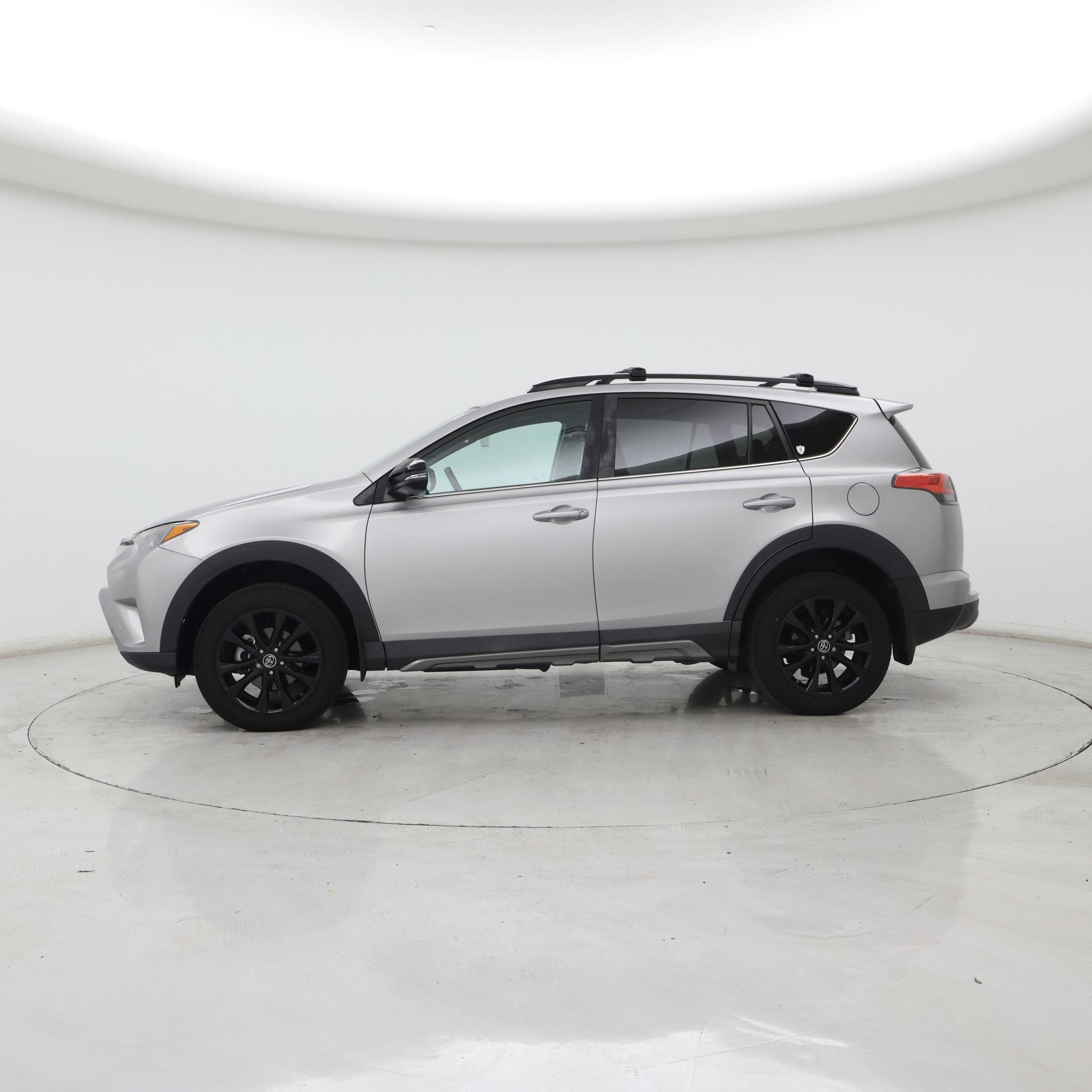 Thumbnail: 2018 Toyota RAV4 - 3