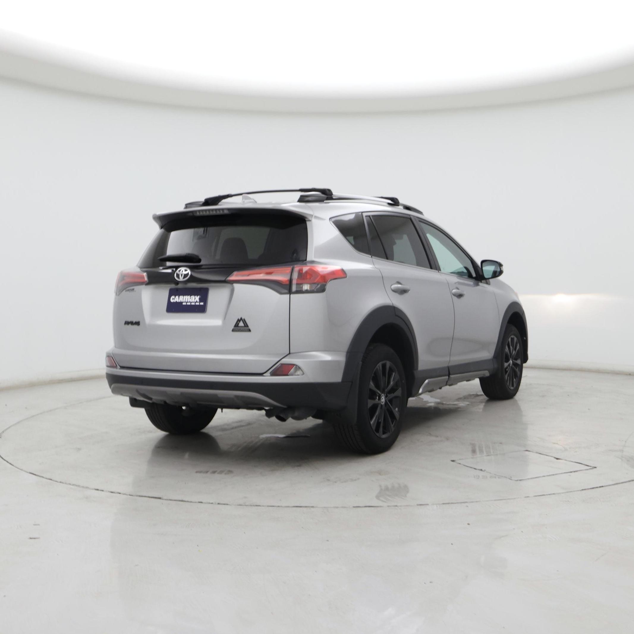 Thumbnail: 2018 Toyota RAV4 - 8