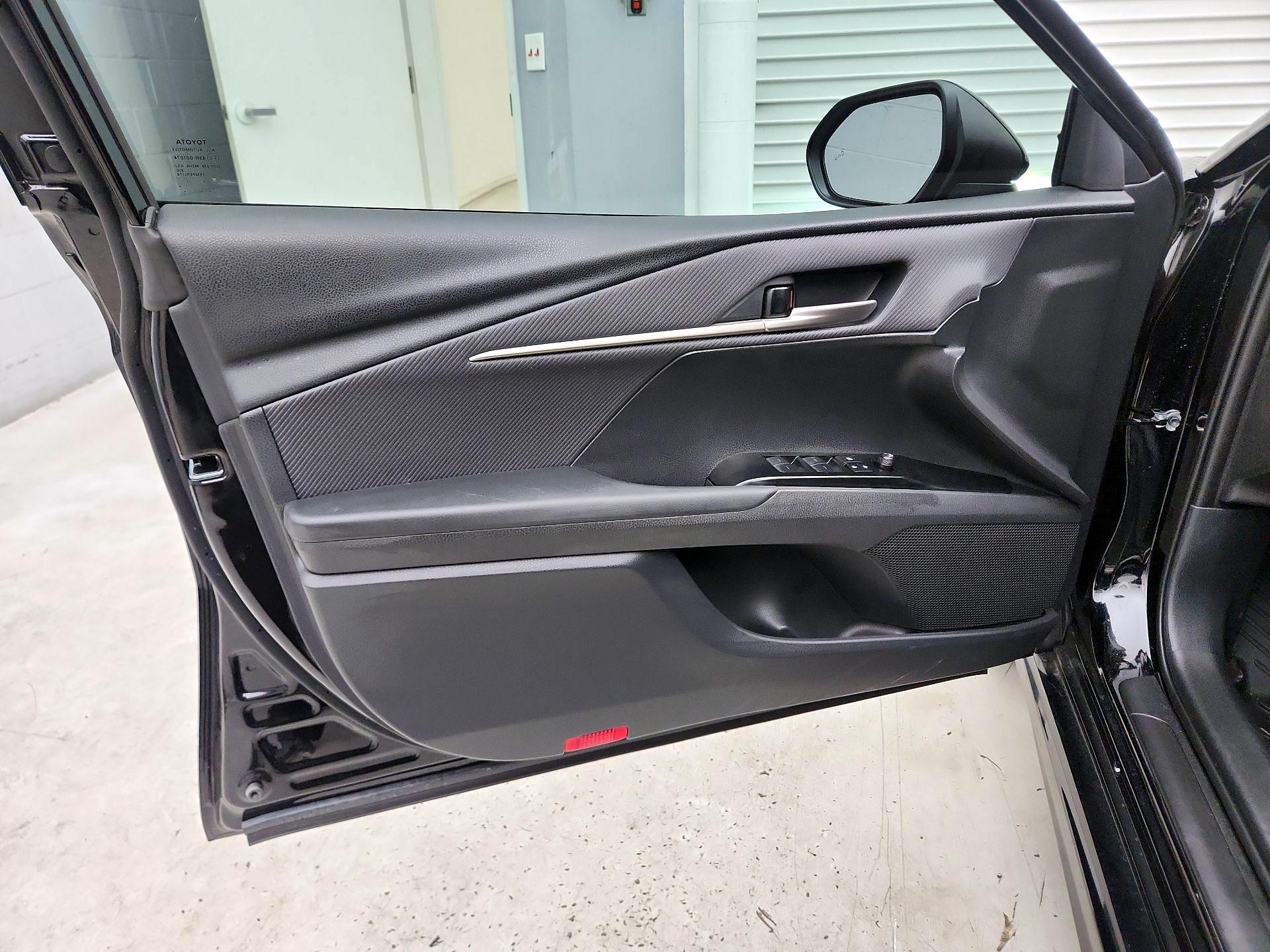 Thumbnail: 2025 Toyota Camry - 12