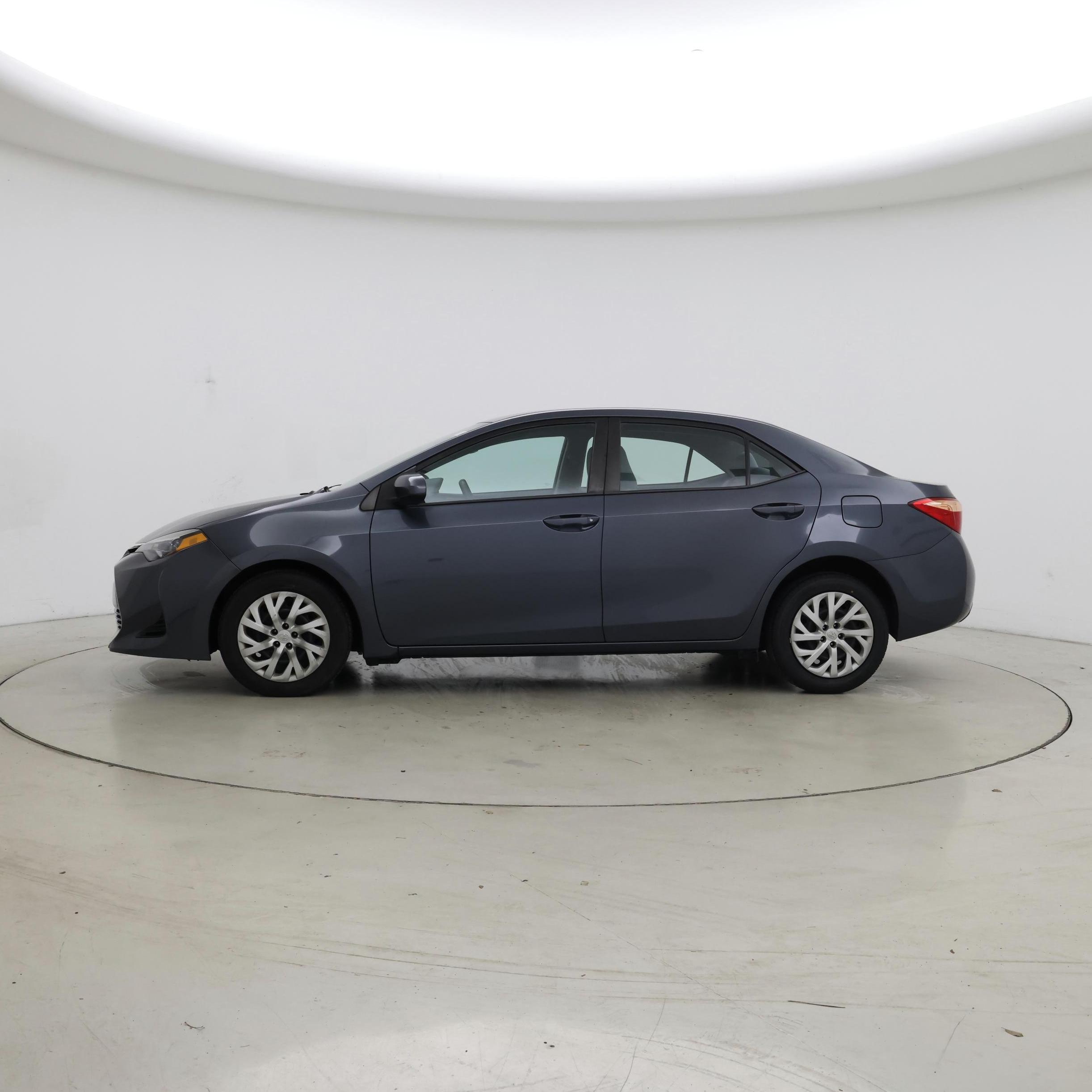 Thumbnail: 2017 Toyota Corolla - 3