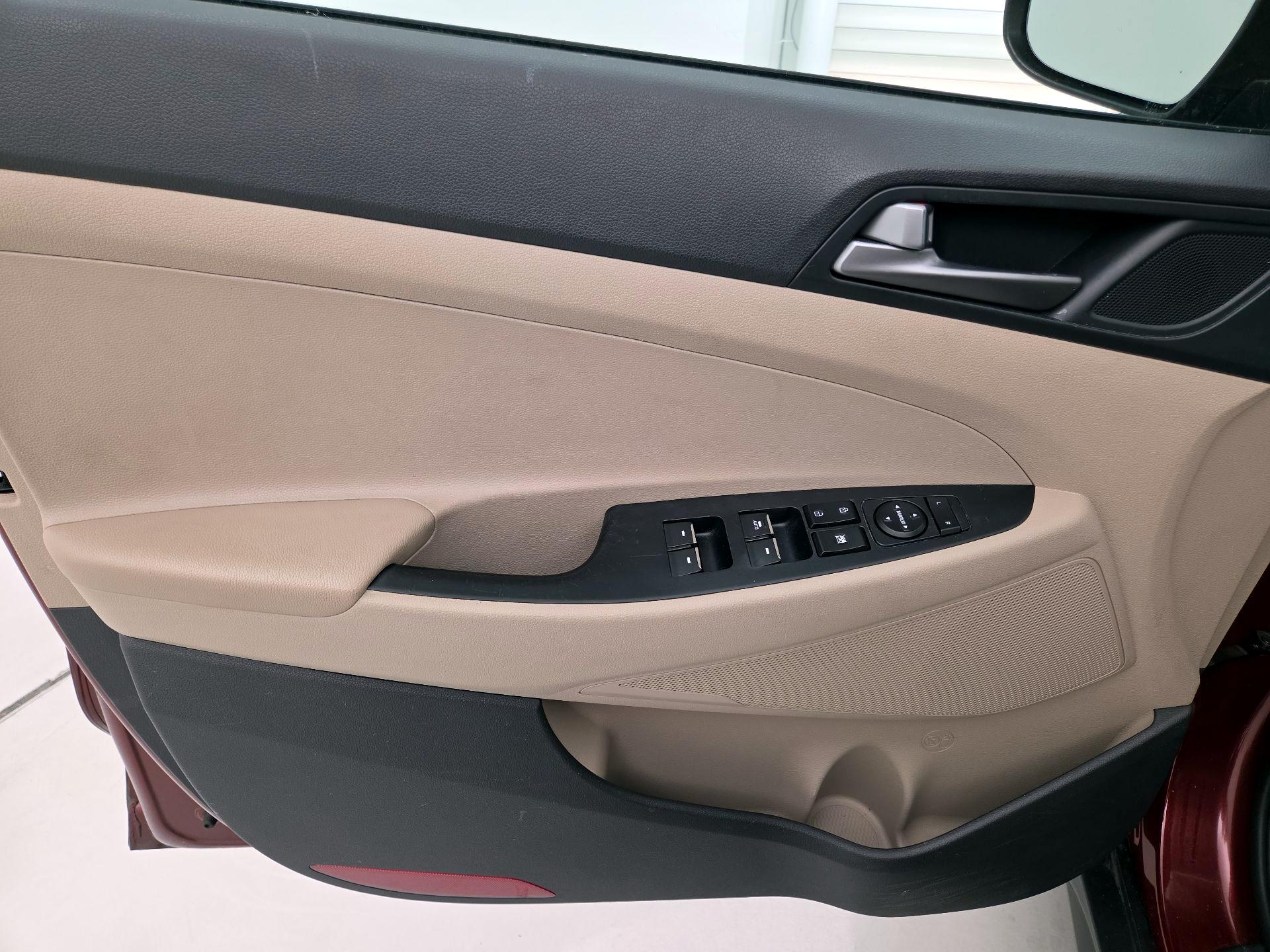 Thumbnail: 2016 Hyundai Tucson - 12