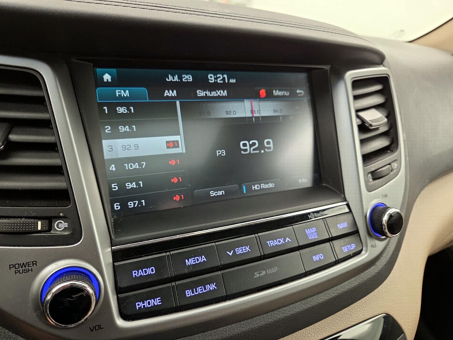 Thumbnail: 2016 Hyundai Tucson - 16
