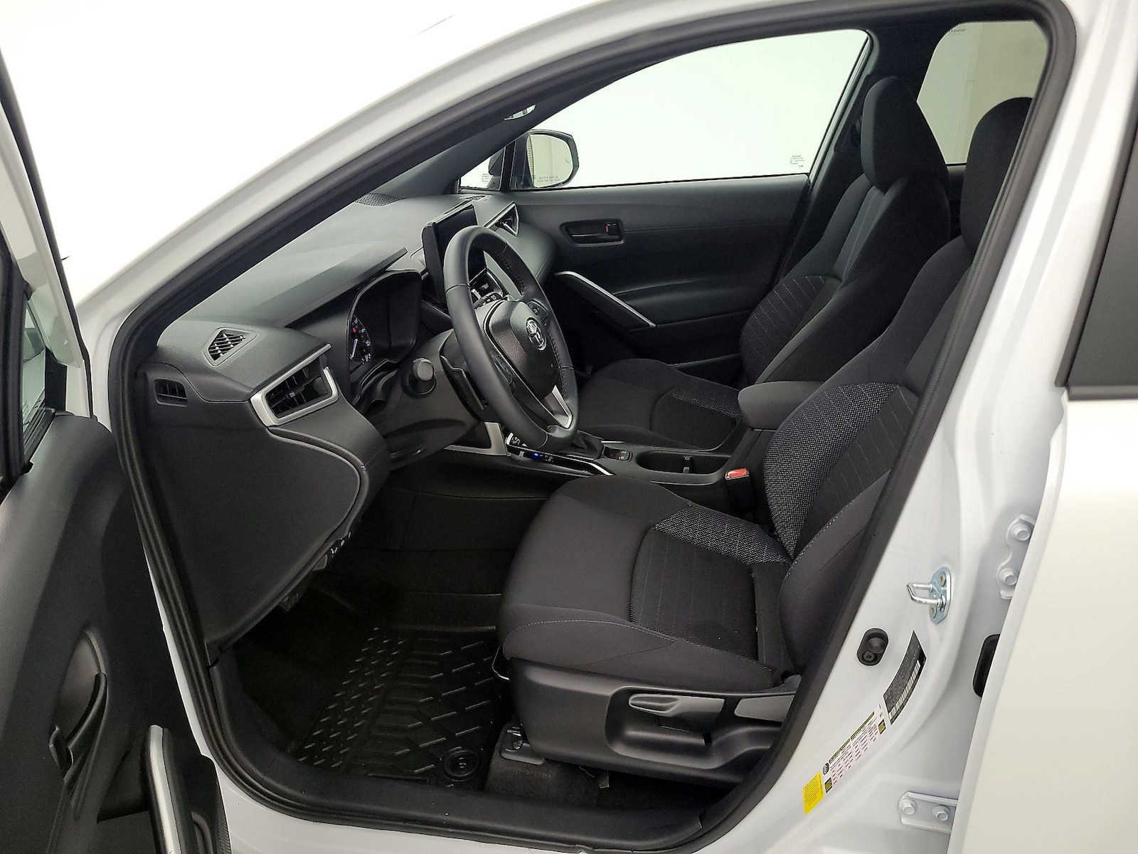 2025 Toyota Corolla Cross SE - Photo 12
