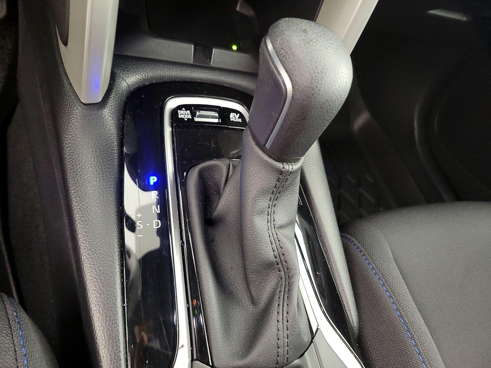 2025 Toyota Corolla Cross SE - Photo 18
