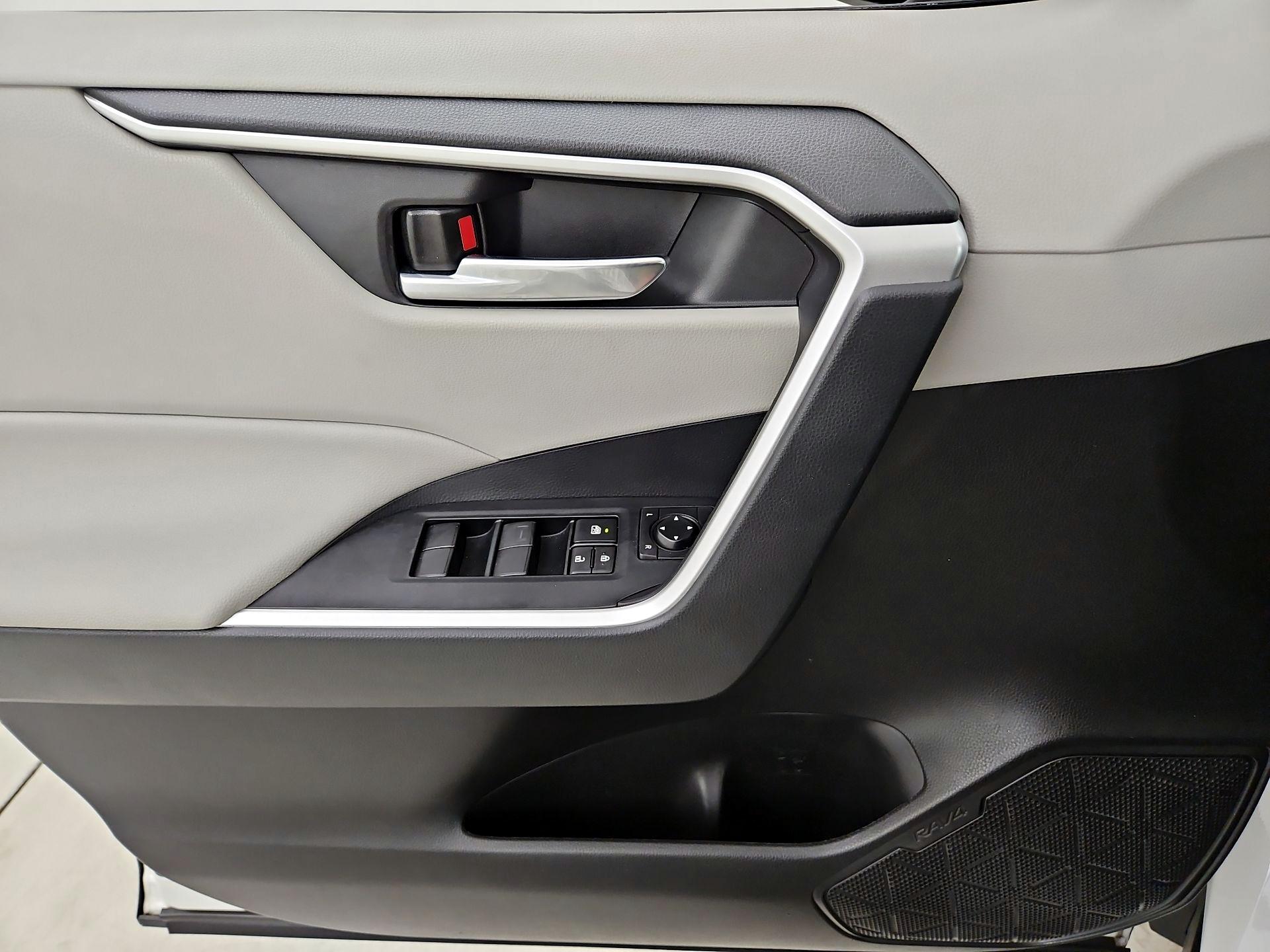 Thumbnail: 2021 Toyota RAV4 - 10