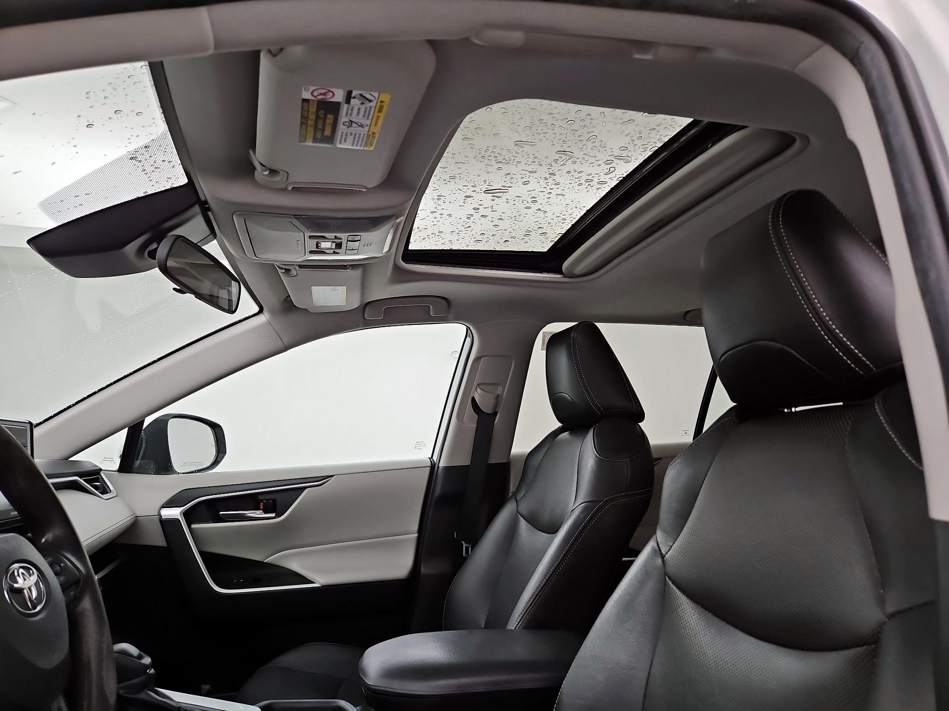 Thumbnail: 2021 Toyota RAV4 - 17