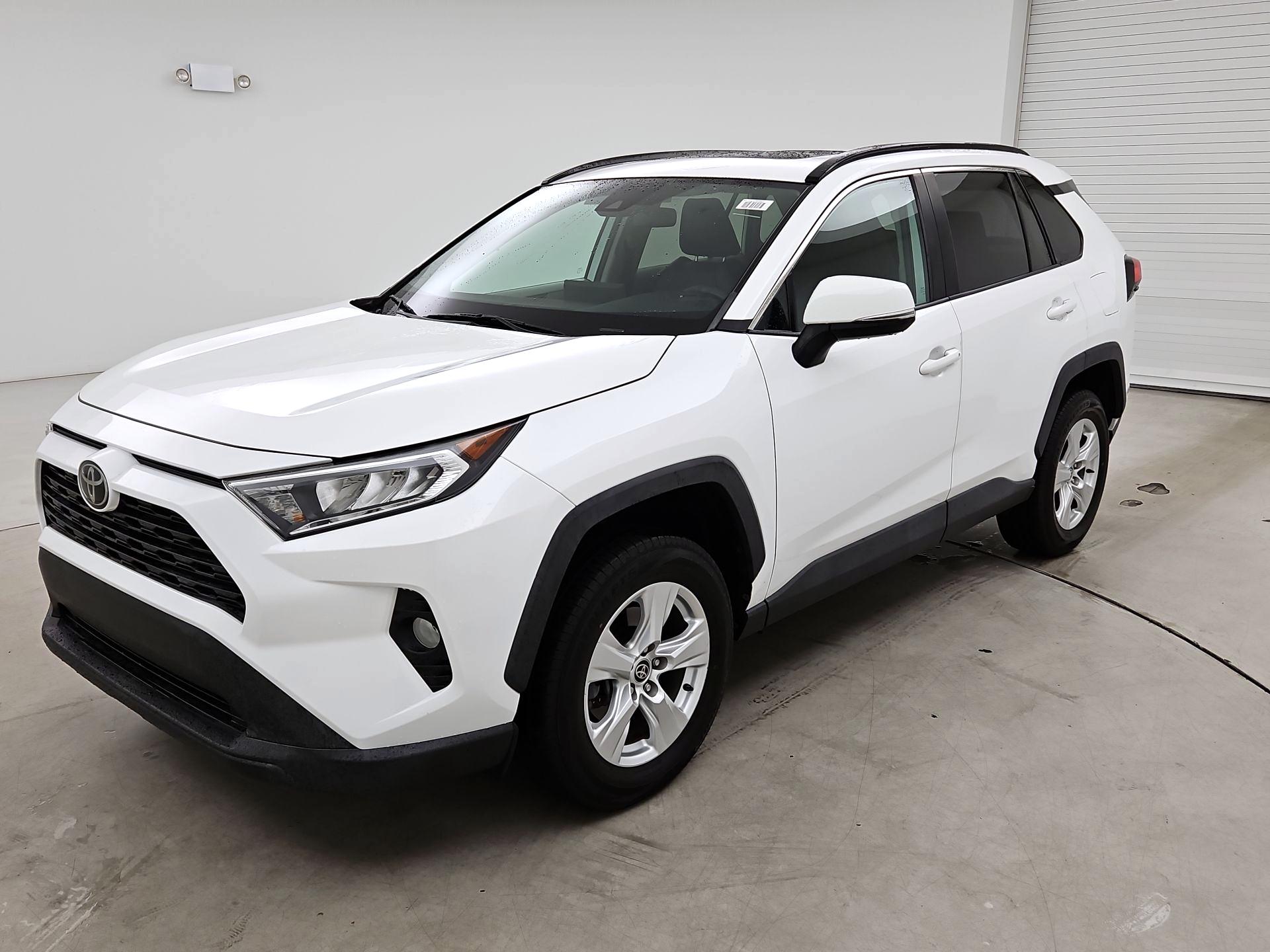Thumbnail: 2021 Toyota RAV4 - 3