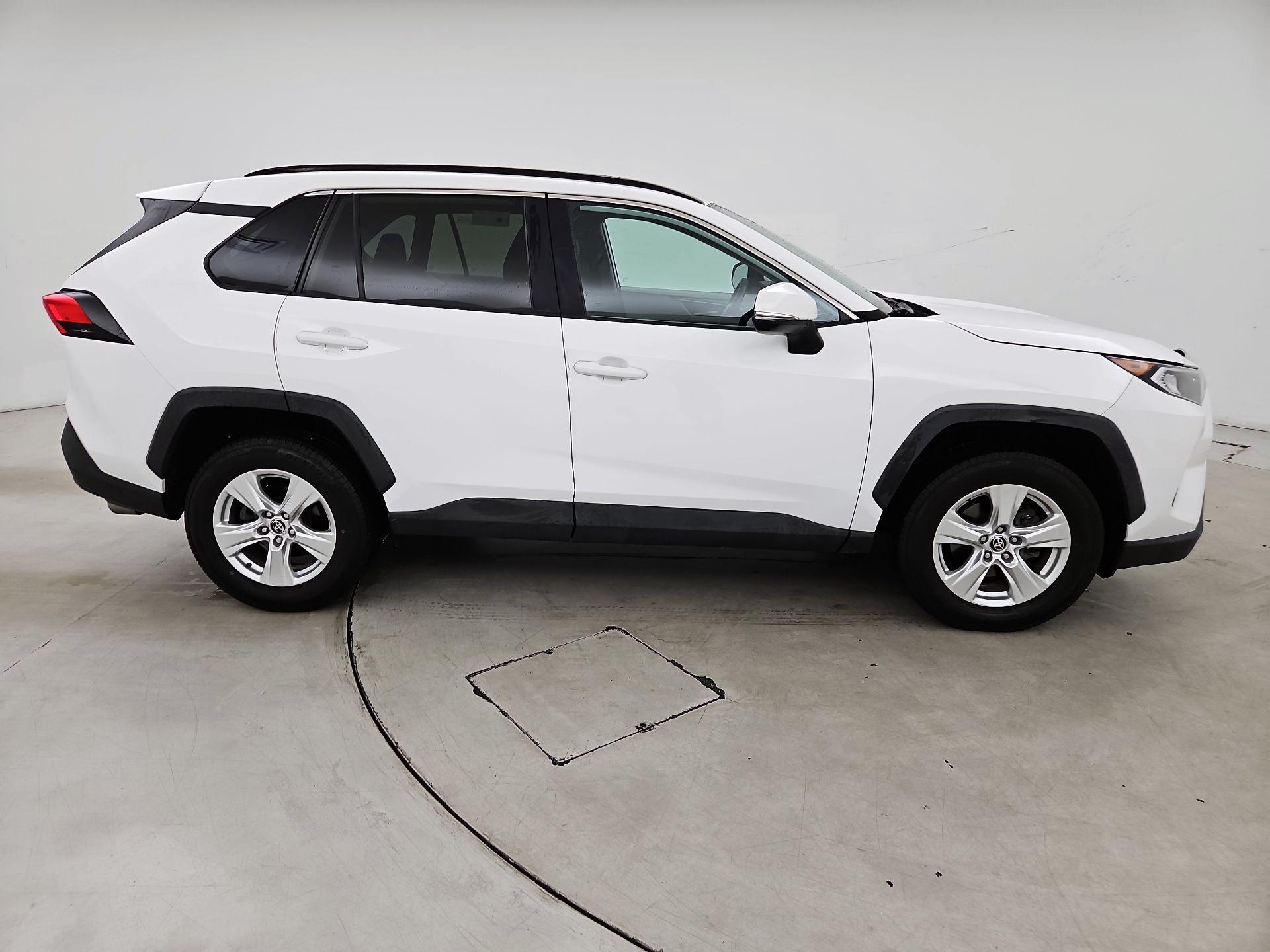 Thumbnail: 2021 Toyota RAV4 - 4