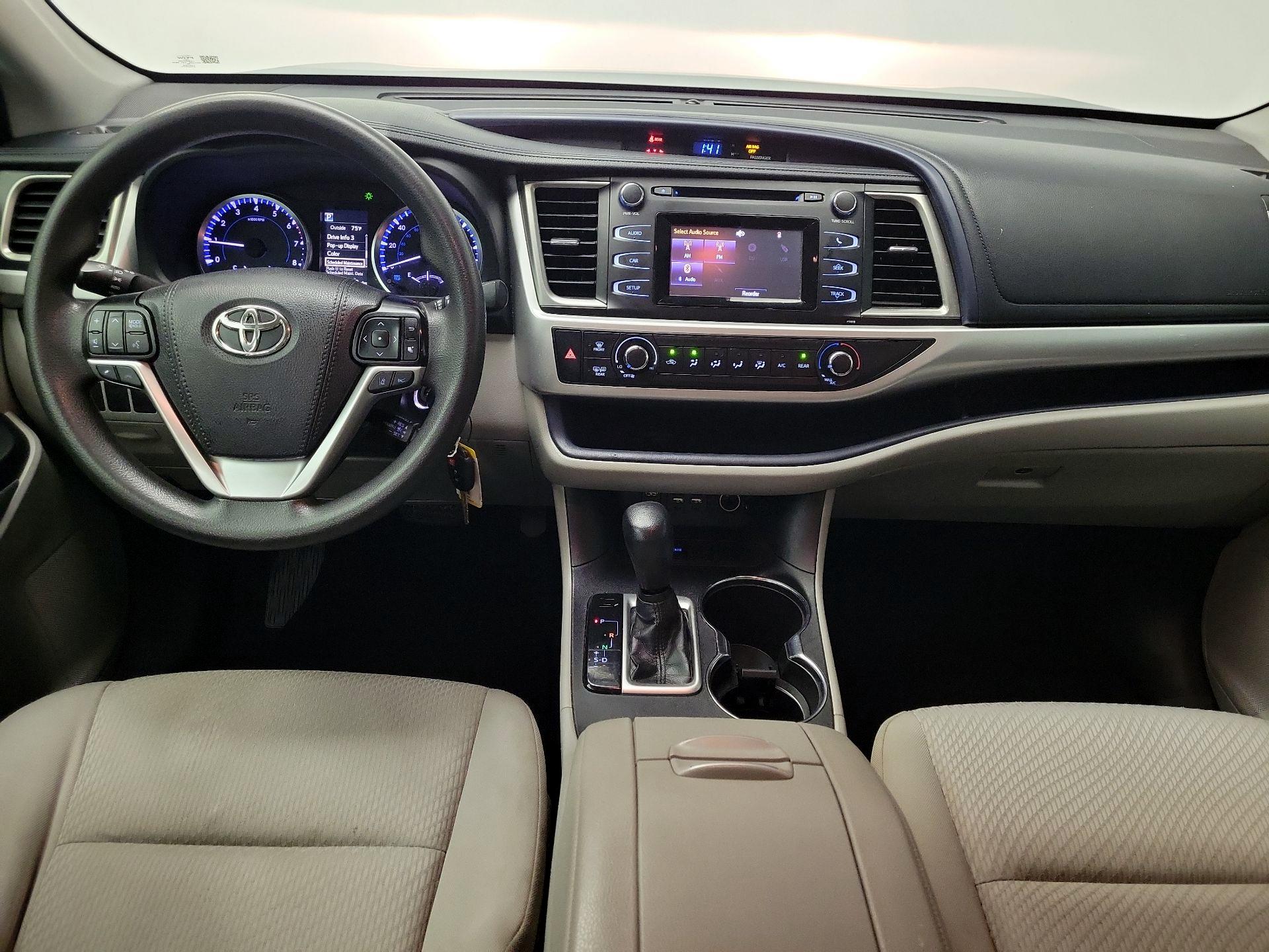 Thumbnail: 2019 Toyota Highlander - 9